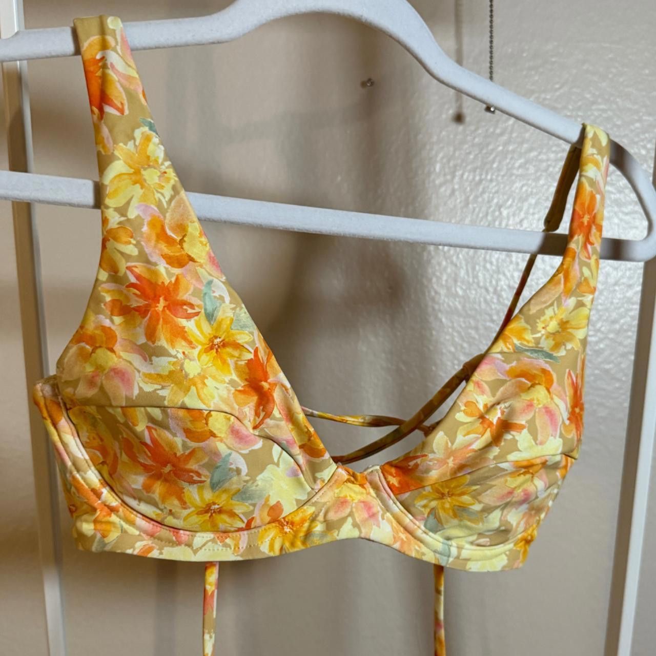 Designer ripcurl bikini top💛 Size ONE SIZE - 3 Thumbnail