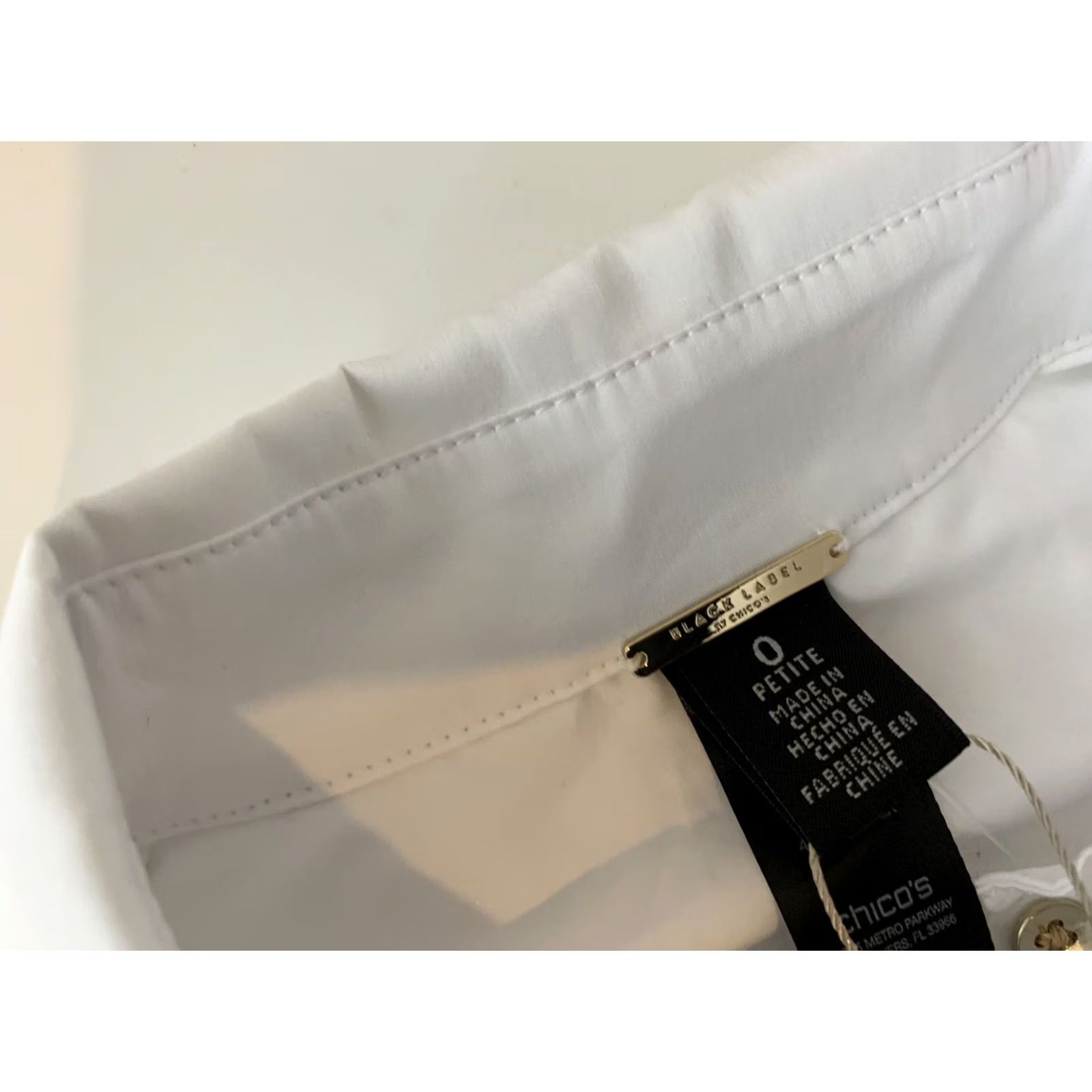 Vintage Chico's Black Label Solid White Ruffle Long Sleeve Top Womens 0P White Button-Up Petite NWT Size XS / US 0-2 / IT 36-38 - 3 Thumbnail