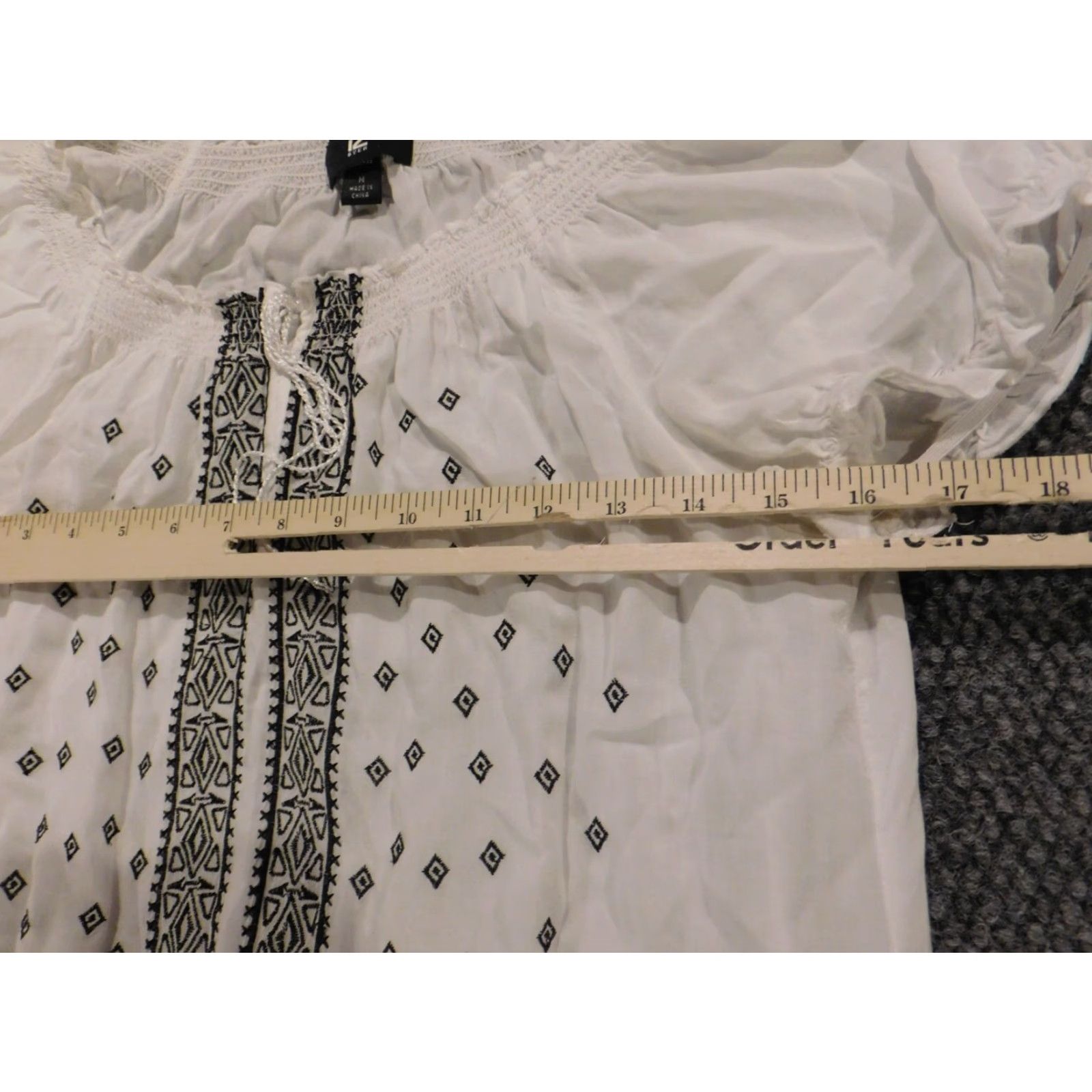 Vintage Iz Byer Blouse Shirt Womens Medium White Stretch Pullover Top Short Sleeve Crew Neck Casual Pattern Solid Button Size M / US 6-8 / IT 42-44 - 6 Thumbnail