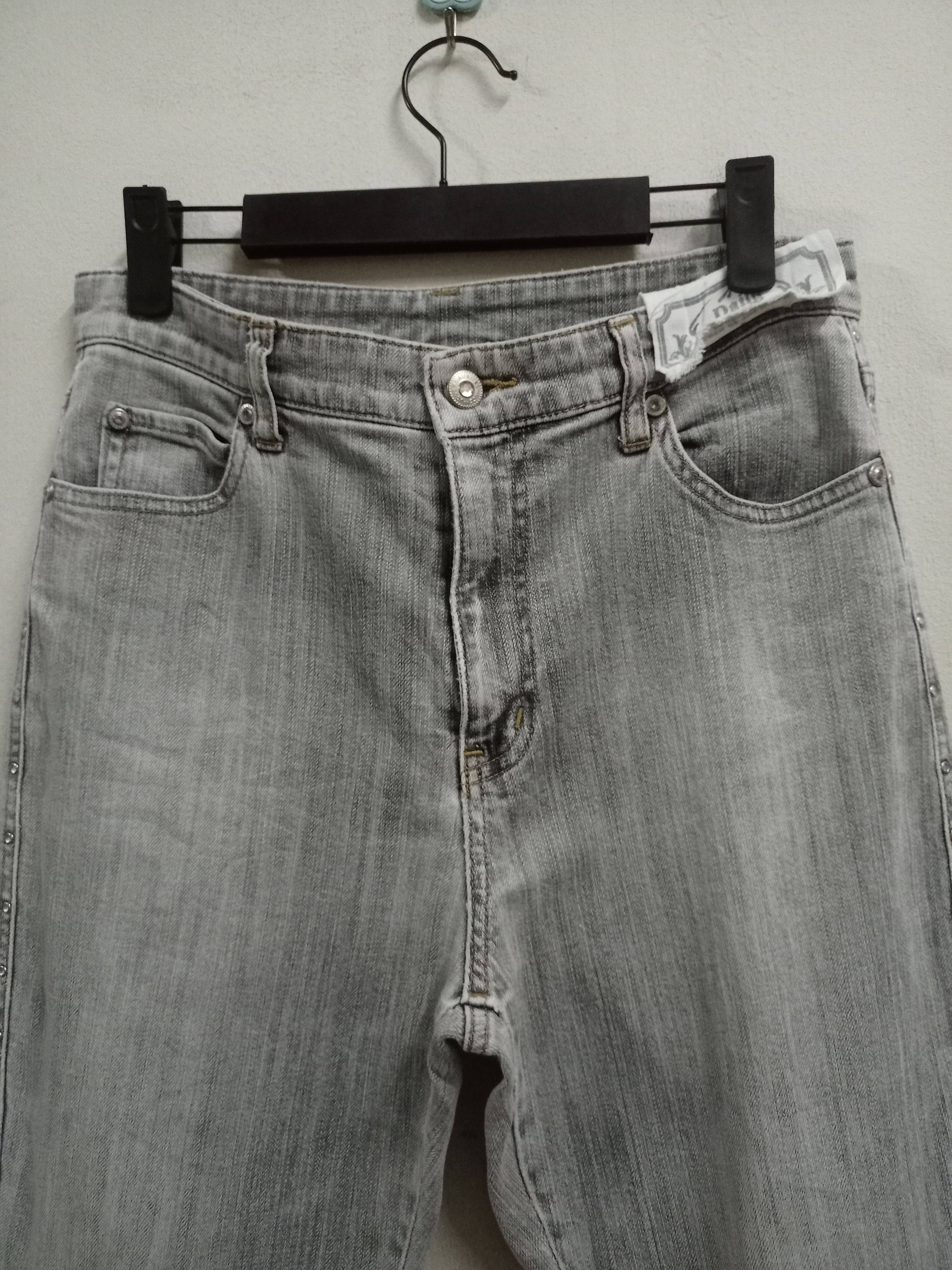 Japanese Brand Vintage Japanese Brand Grey Distressed Stud Loose Jeans Size US 29 - 4 Thumbnail