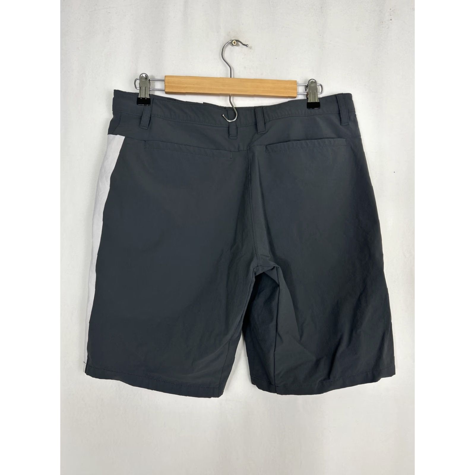 Oakley Oakley Mens Activewear Shorts Gray White Striped Regular 32x9.5 Size 32 Athletic Sports Mens Regular fit Size US 32 / EU 48 - 7 Thumbnail