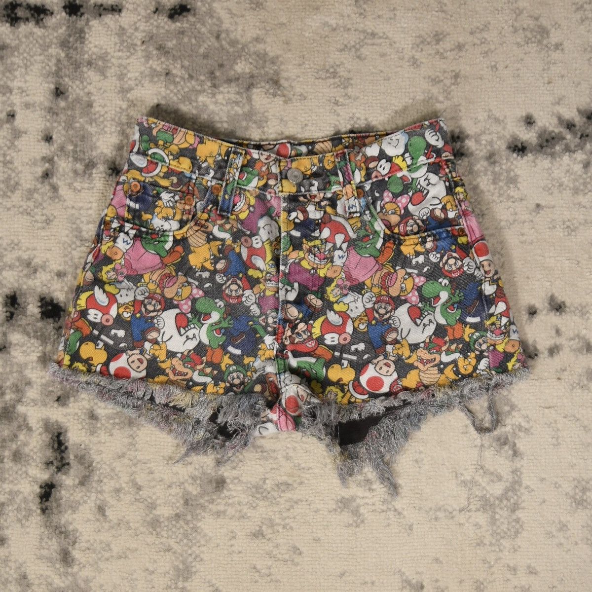 Levi's Rare Levi's x Mario Bros 501 Denim Full Print Shorts Size 24" / US 00 / IT 34 - 1 Thumbnail