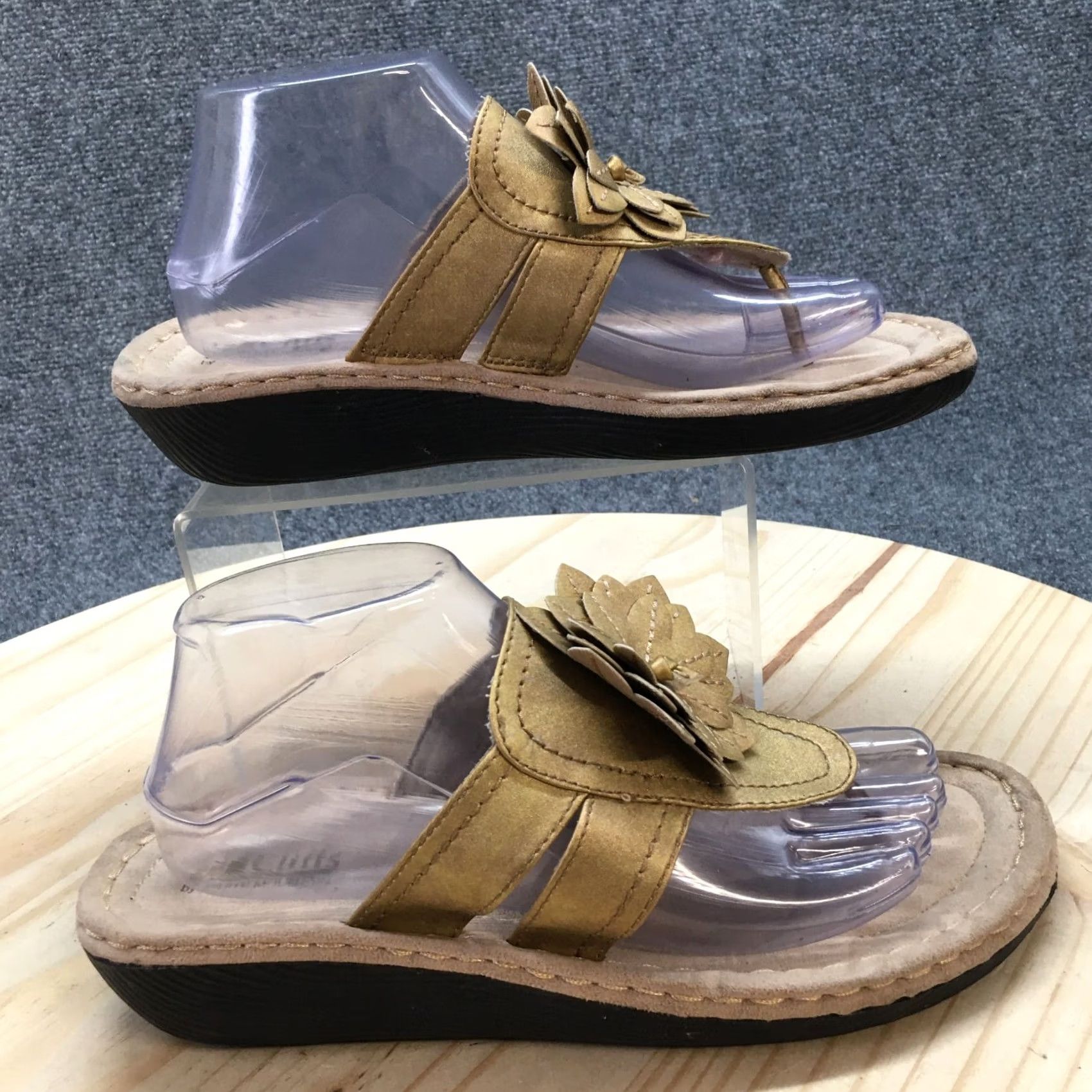 Vintage Cliffs by White Mountain Sandals Womens 9.5 M Cove Thong Gold Faux Leather Wedge Size US 10 / IT 40 - 2 Thumbnail