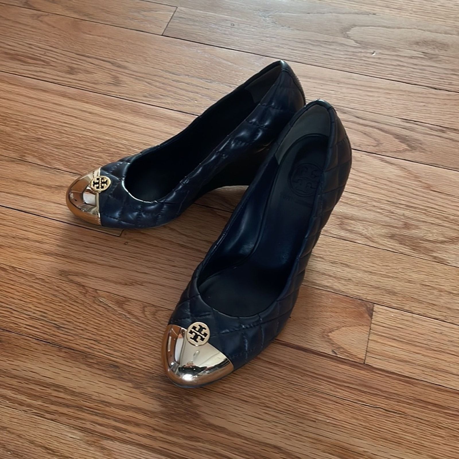 Tory Burch Tory Burch Kaitlin black quilted gold leather wedge 7 Size US 7 / IT 37 - 4 Thumbnail