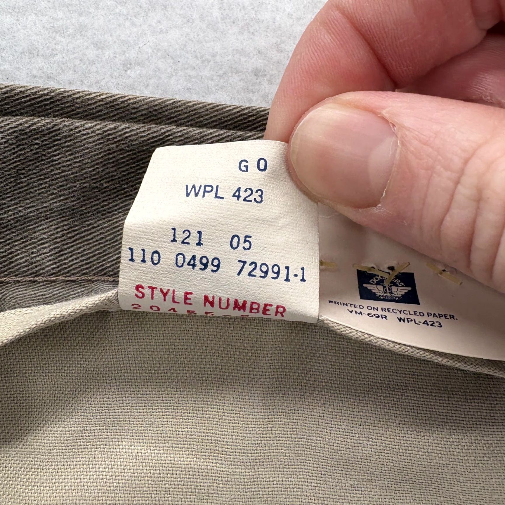 Dockers VINTAGE Dockers Premium Khakis Pants Mens 33x30 Brown Pleated Relaxed No Wrinkle Size US 33 - 7 Thumbnail
