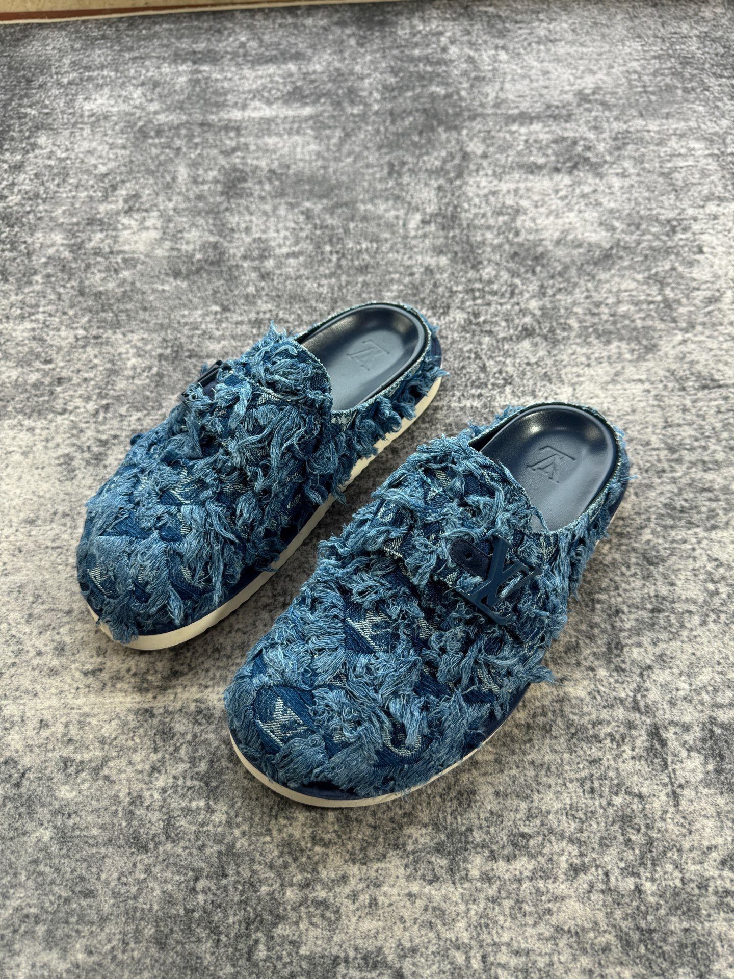 Louis Vuitton Louis Vuitton Sandals 8.5 Men Size US 8.5 / EU 41-42 - 1 Thumbnail