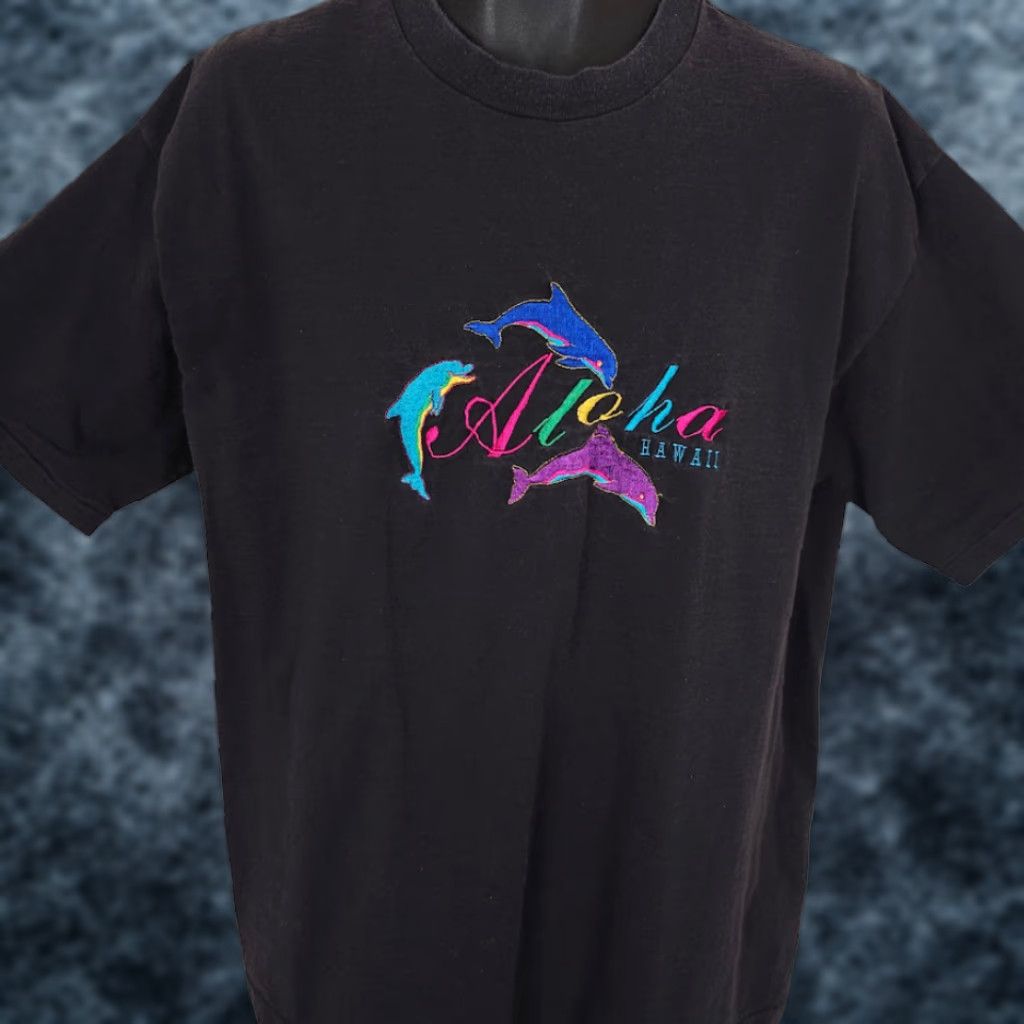 Vintage VINTAGE Sof Tee Hawaii Dolphins T Shirt Mens XL Black Aloha Hawaiian Made In USA 80s 90s Travel Souvenir Size US XL / EU 56 / 4 - 1 Thumbnail
