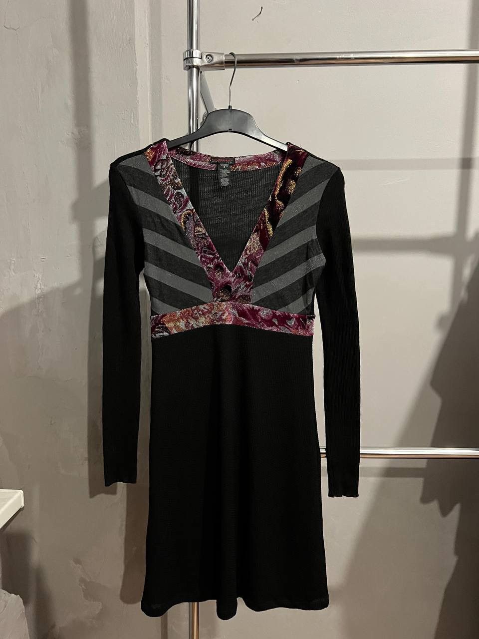 Custo Barcelona CUSTO BARCELONA DESIGNER PRINT ELEMENTS V NECK DRESS SIZE 3 Size S / US 4 / IT 40 - 4 Thumbnail
