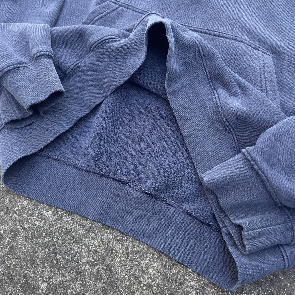 Nike × Vintage Vintage Thrashed Navy Y2K NIKE Mini Swoosh Hoodie Size US M / EU 48-50 / 2 - 4 Thumbnail