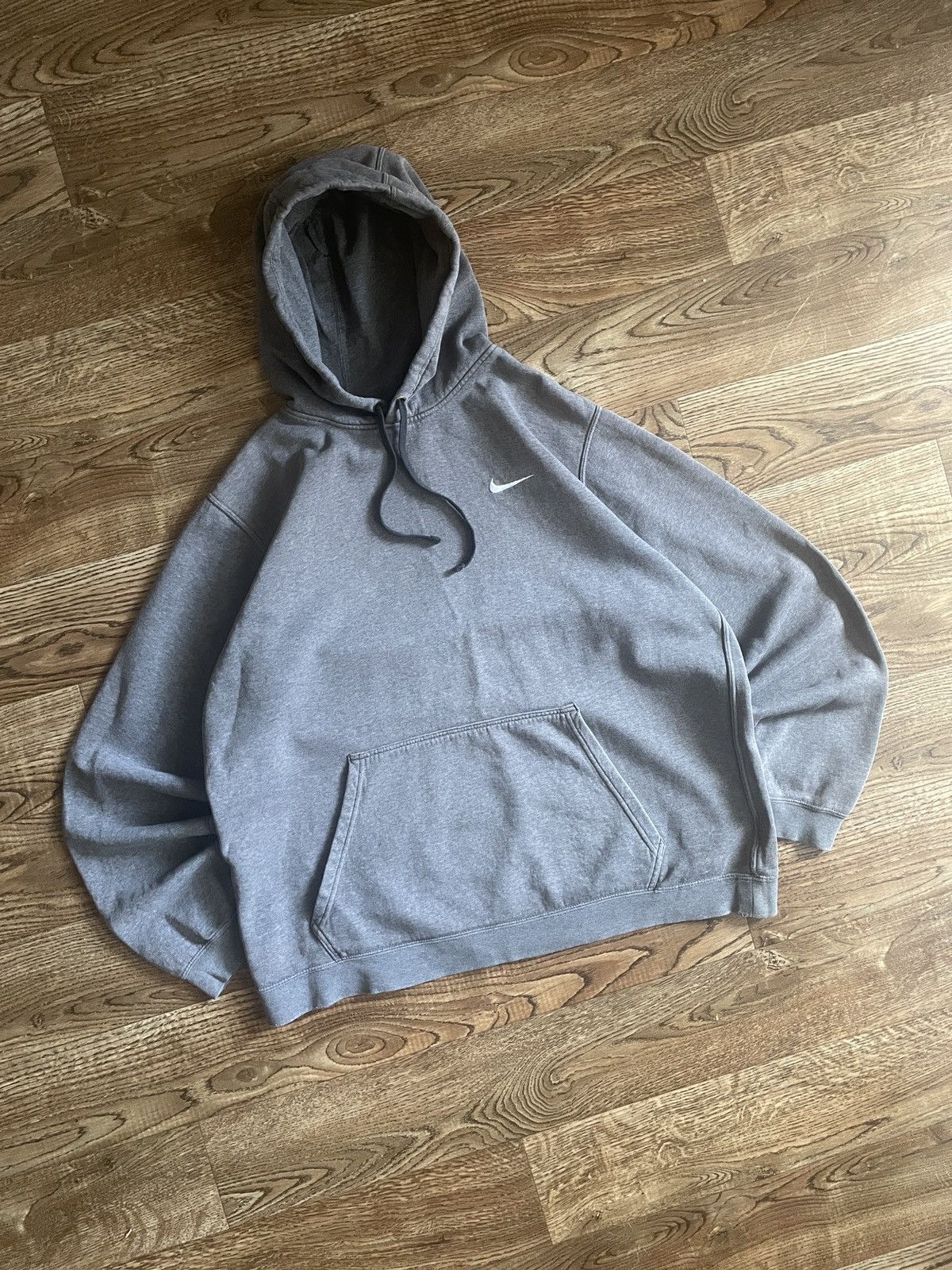 Nike × Vintage Vintage Nike Hoodie Boxy Fit Mini Swoosh Y2k Faded distress Size US XL / EU 56 / 4 - 2 Thumbnail
