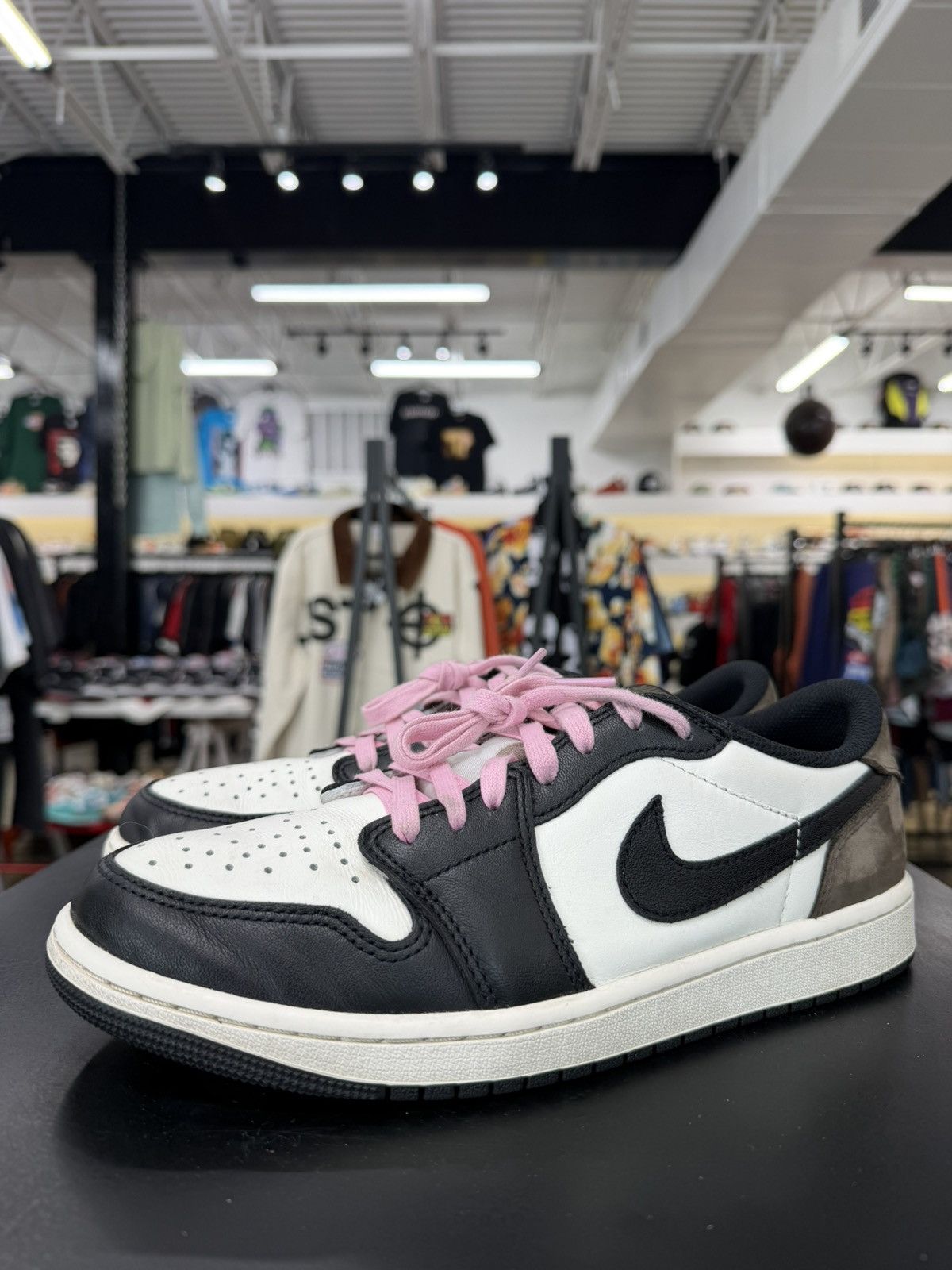 Jordan Brand Air Jordan 1 Low Mocha Size 9 (2024) Size US 9 / EU 42 - 1 Thumbnail