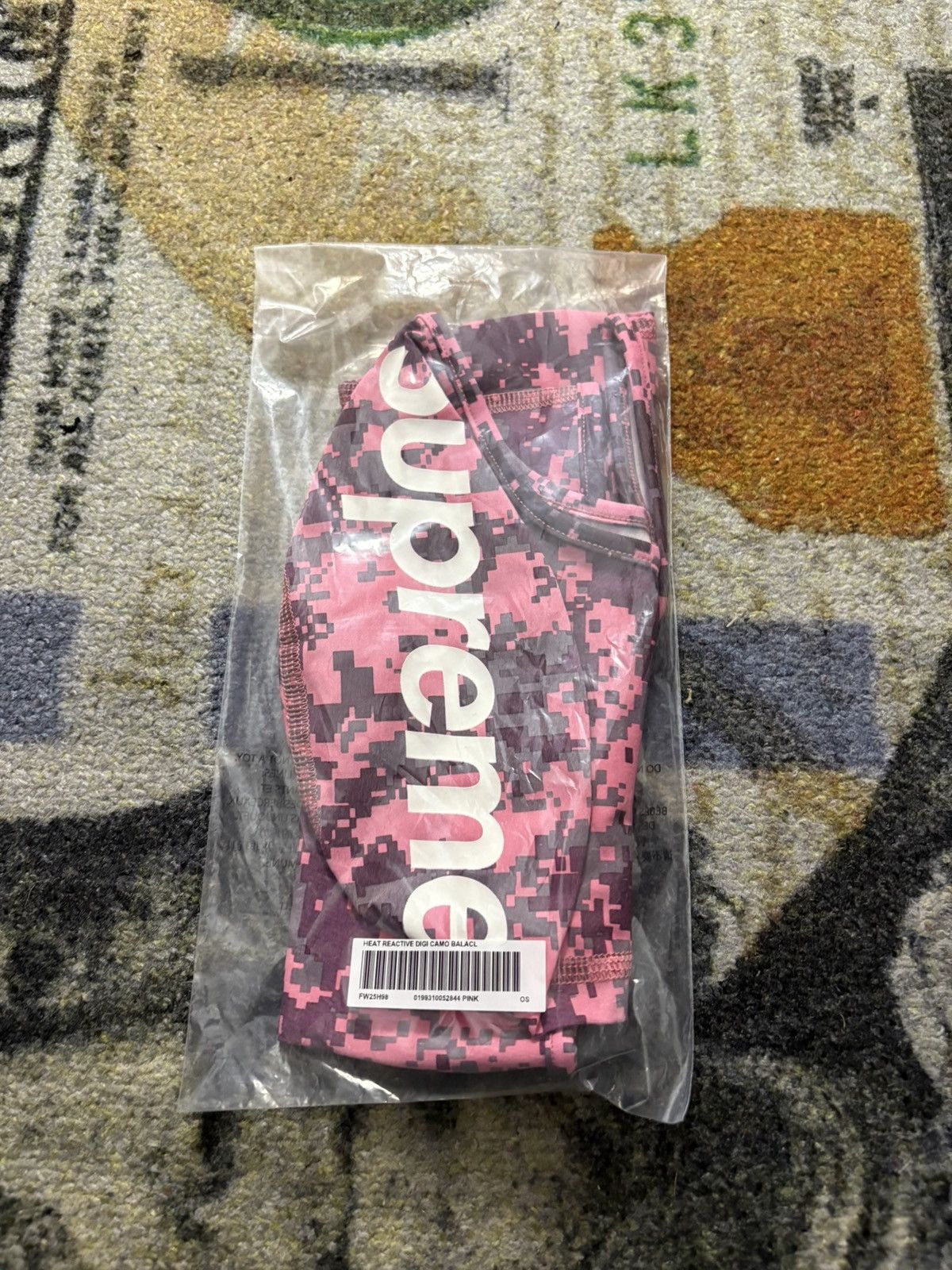 Supreme Supreme Heat Reactive Digi Camo Balaclava (GLOW IN DARK) Size ONE SIZE - 1 Thumbnail