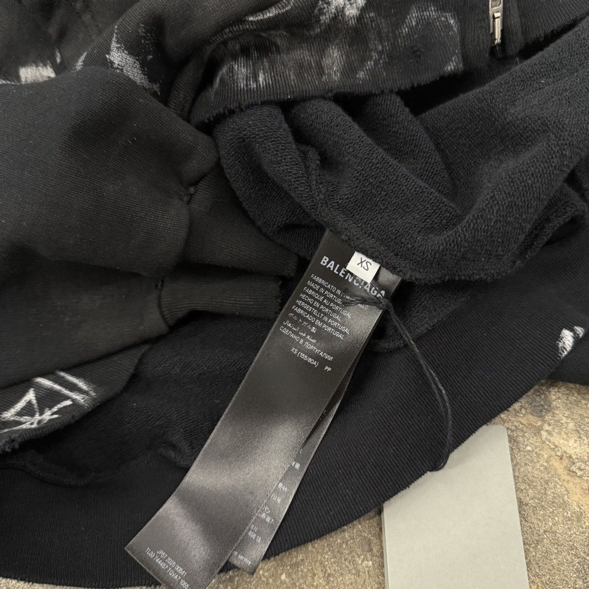 Balenciaga Balenciaga Black Graffiti Skater Zipup Size US XS / EU 42 / 0 - 7 Thumbnail