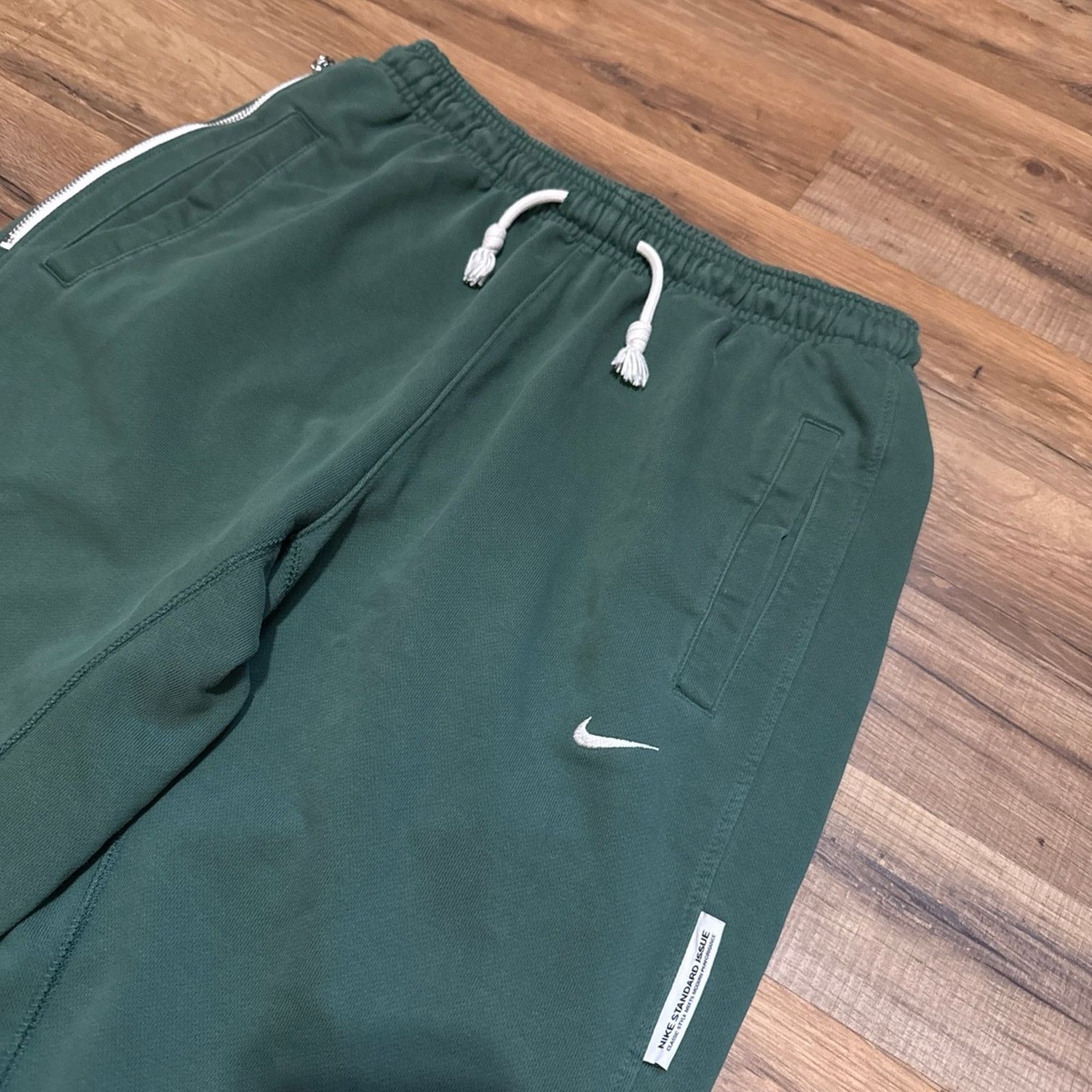 Nike Nike Standard Issue Solo Swoosh Jogger Sweatpants Size US 28 / EU 44 - 2 Thumbnail