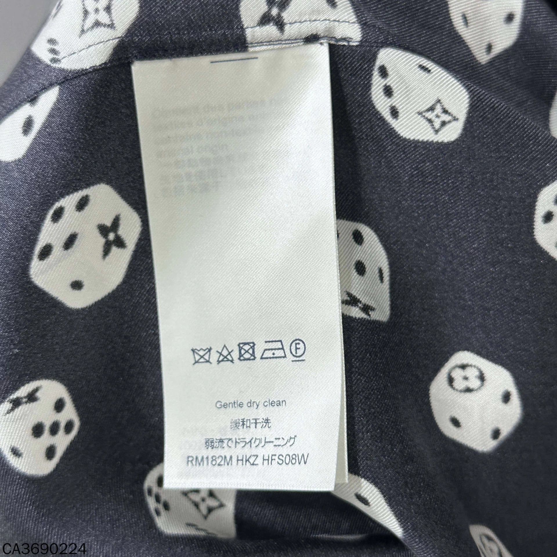 Louis Vuitton LV dice all over print shirt S Size US S / EU 44-46 / 1 - 6 Thumbnail
