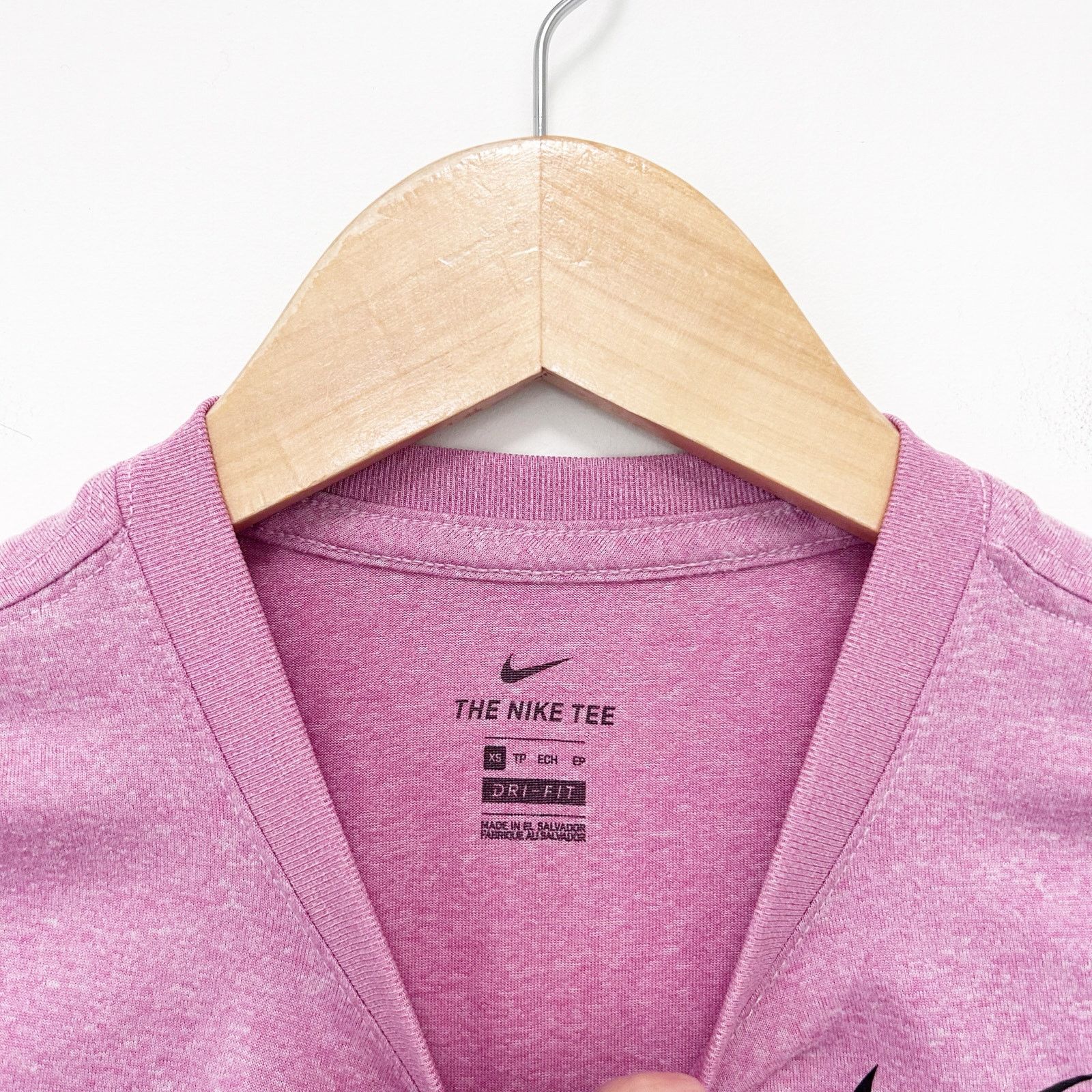 Nike Nike Pink The Nike Tee Short Sleeve T Shirt Sz XS Size XS / US 0-2 / IT 36-38 - 3 Thumbnail