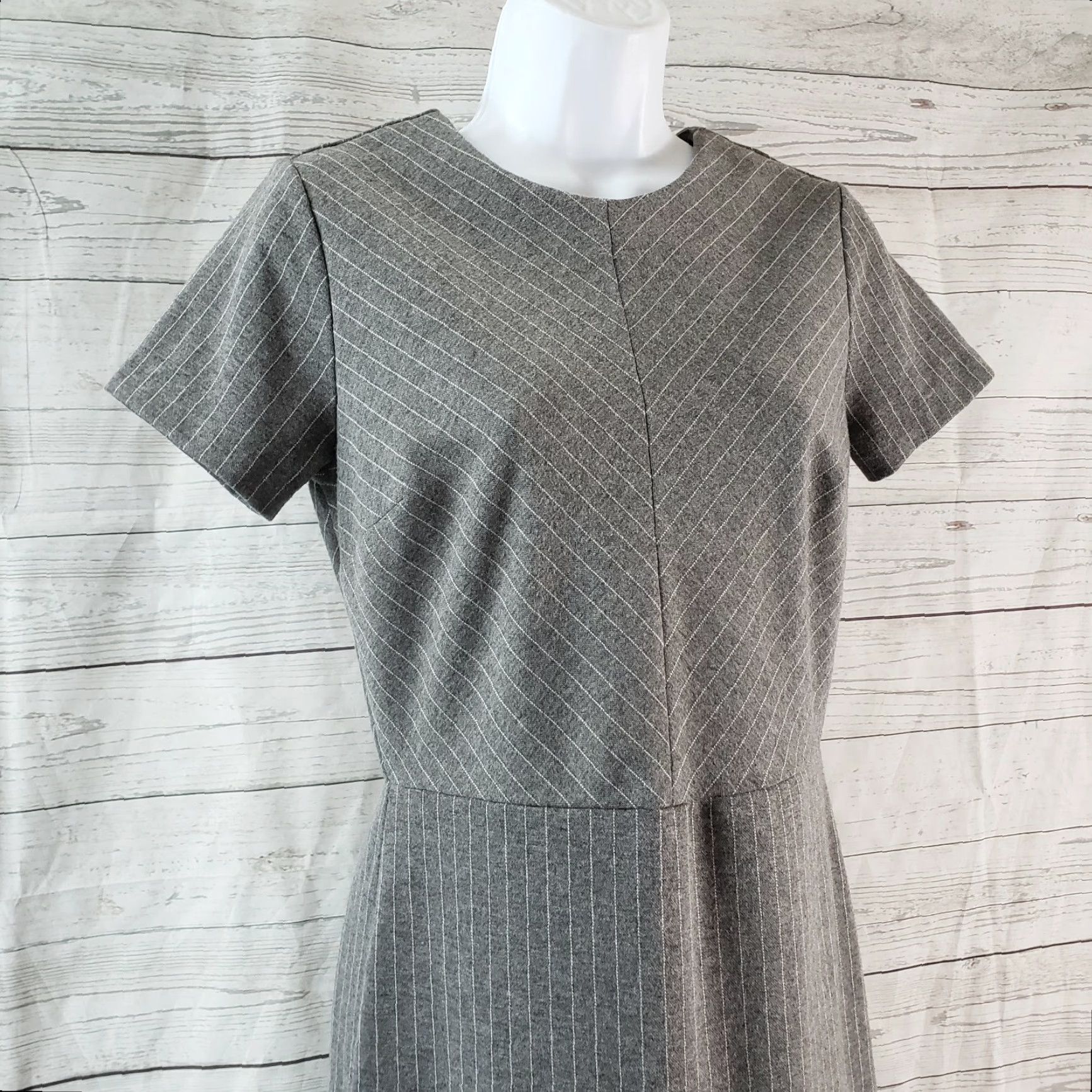 Banana Republic Banana Republic Dress Womens Sz 2 Gray White Striped Short Sleeve Zips Size 26" / US 2 / IT 38 - 2 Thumbnail
