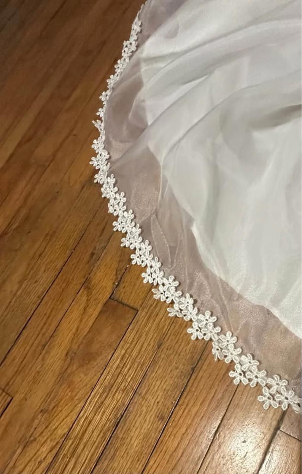 Unknown London Vintage White Long Sleeve Wedding Dress with Lace Details Size M / US 6-8 / IT 42-44 - 6 Thumbnail