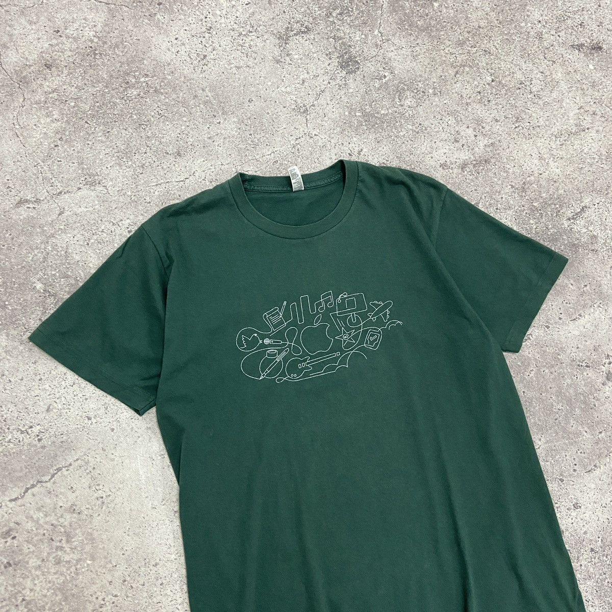 Apple Vintage 00s Apple Creative Creatures tee promo iPhone iPad Size US L / EU 52-54 / 3 - 3 Thumbnail