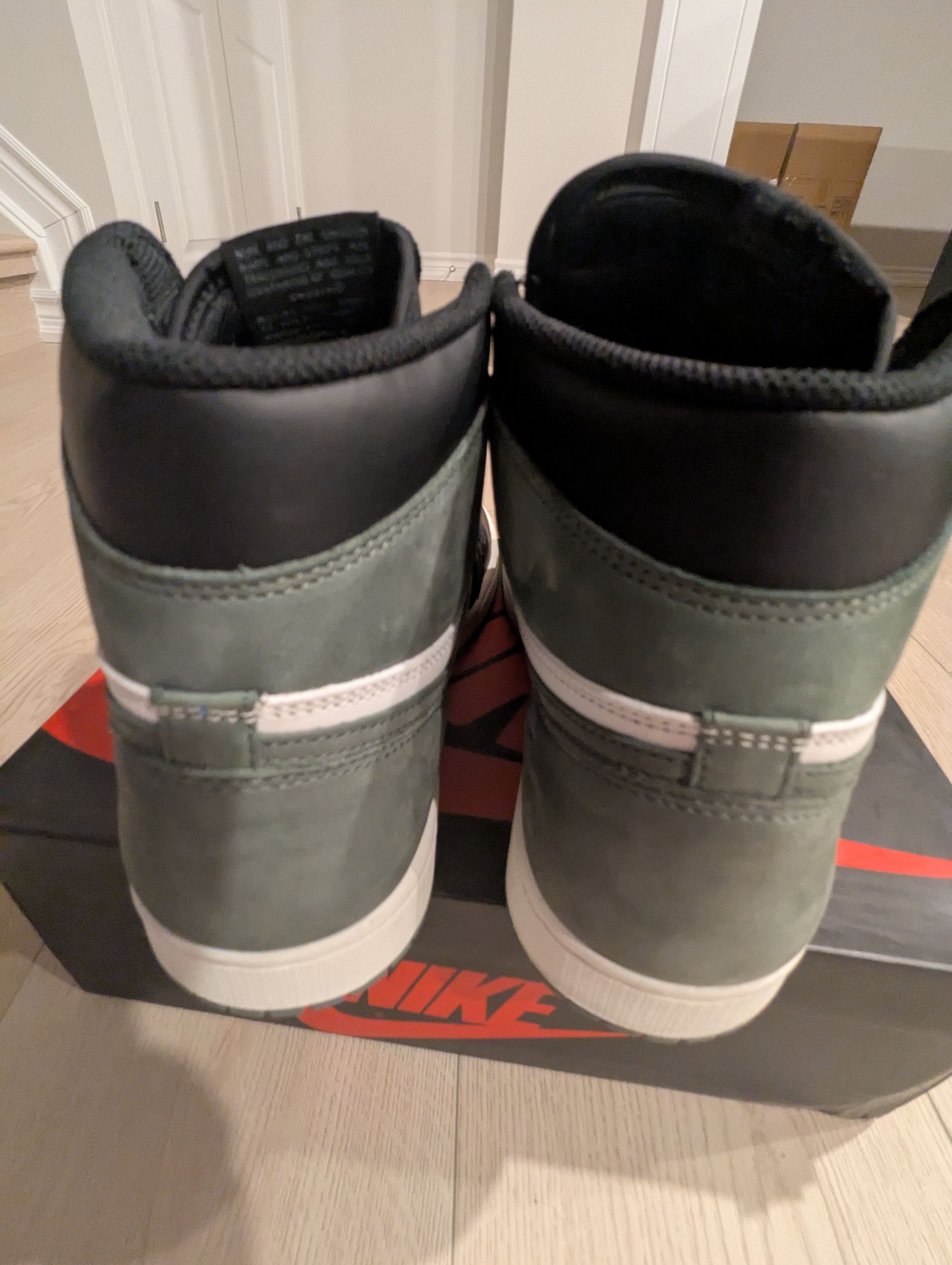 Jordan Brand × Nike Nike Air Jordan 1 Retro High OG Clay Green 2018 Size US 10.5 / EU 43-44 - 7 Thumbnail