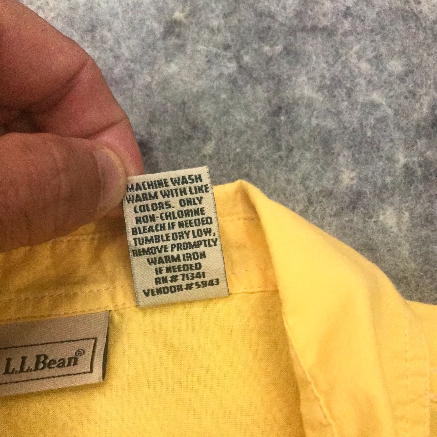 Vintage L.L. Bean Women's Button-Up Shirt Medium Yellow Long Sleeve Semi-Sheer V-Neck Casual Blouse Size M / US 6-8 / IT 42-44 - 4 Thumbnail