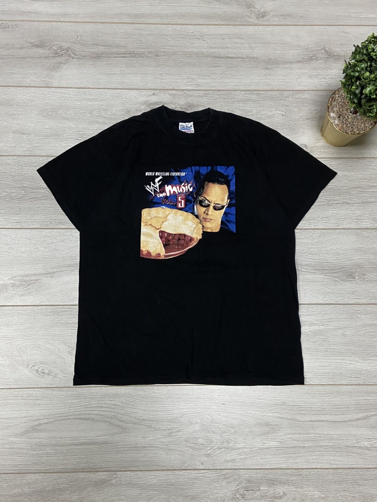 WWE The Rock pie the music vol 5 vintage Gildan t-shirt Size US XL / EU 56 / 4 - 1 Thumbnail