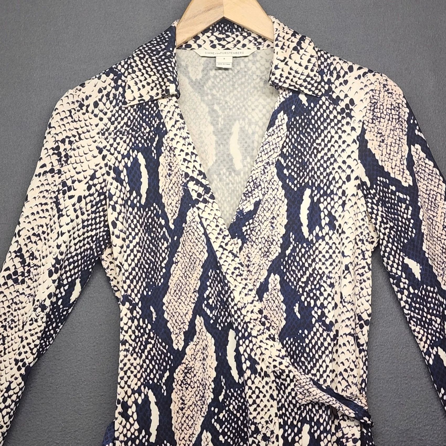 Diane von Furstenberg DVF Diane von Furstenberg Silk Wrap Dress Blue White Snake Print Size 6 Women Dress Size M / US 6-8 / IT 42-44 - 6 Thumbnail