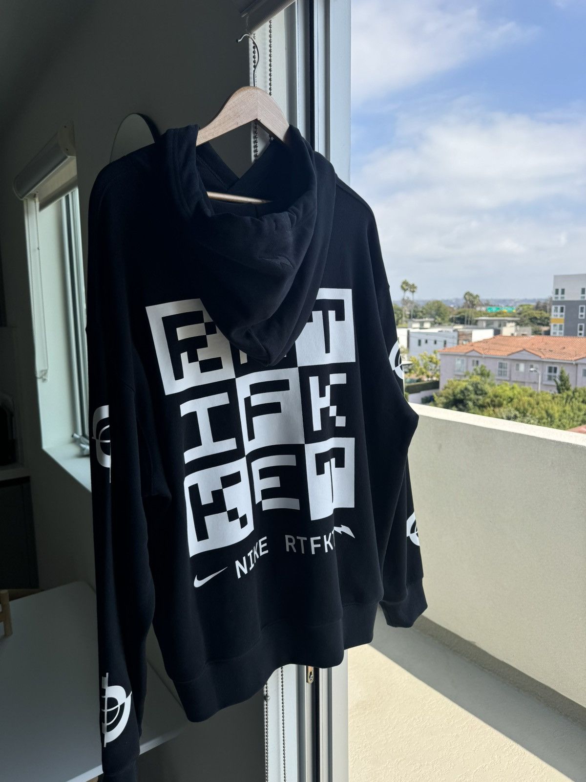Nike RTFKT x Nike AR Hoodie - Limited Edition Size US L / EU 52-54 / 3 - 2 Thumbnail