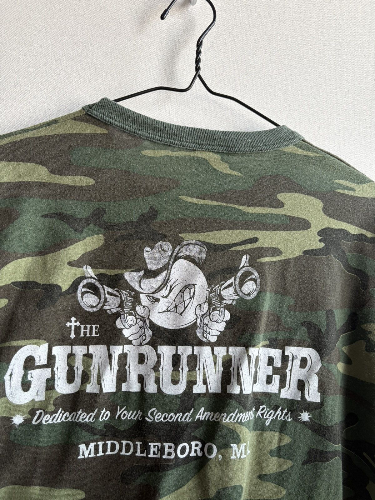 Vintage Vintage Streetwear 90s Faded Camo Gun Store T-shirt Size US L / EU 52-54 / 3 - 2 Thumbnail