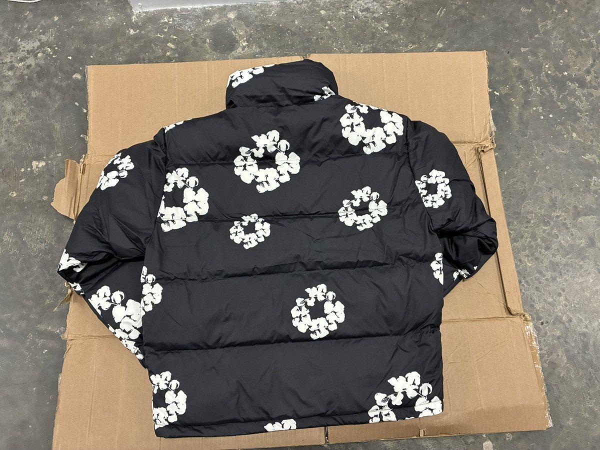DENIM TEARS Denim tears cotton wreath puffer jacket black sz MEDIUM NEW Size US M / EU 48-50 / 2 - 2 Thumbnail