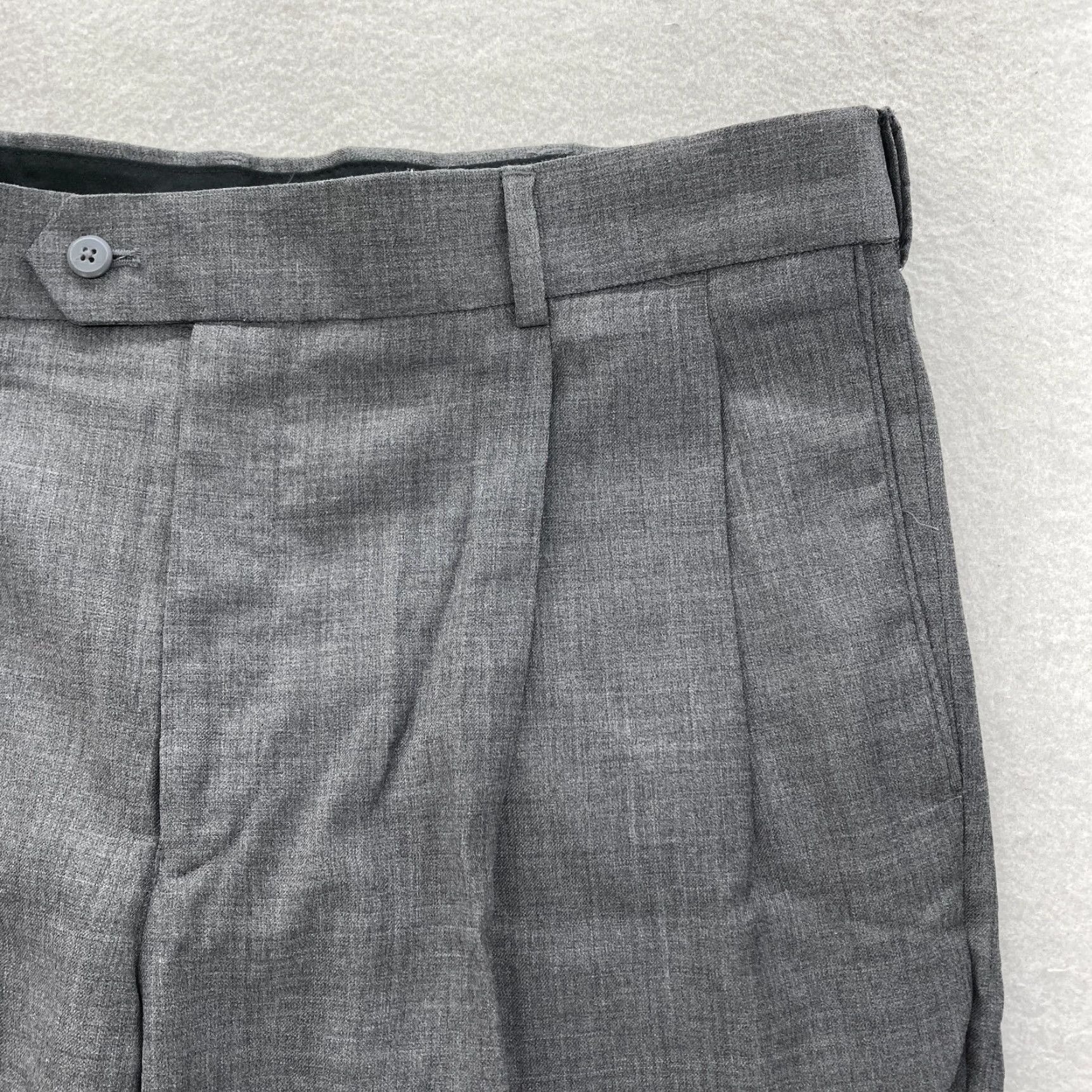Stafford VINTAGE Stafford Performance Dress Pants Mens 38x27 Charcoal Gray Wool Pleated Business Size US 38 / EU 54 - 4 Thumbnail