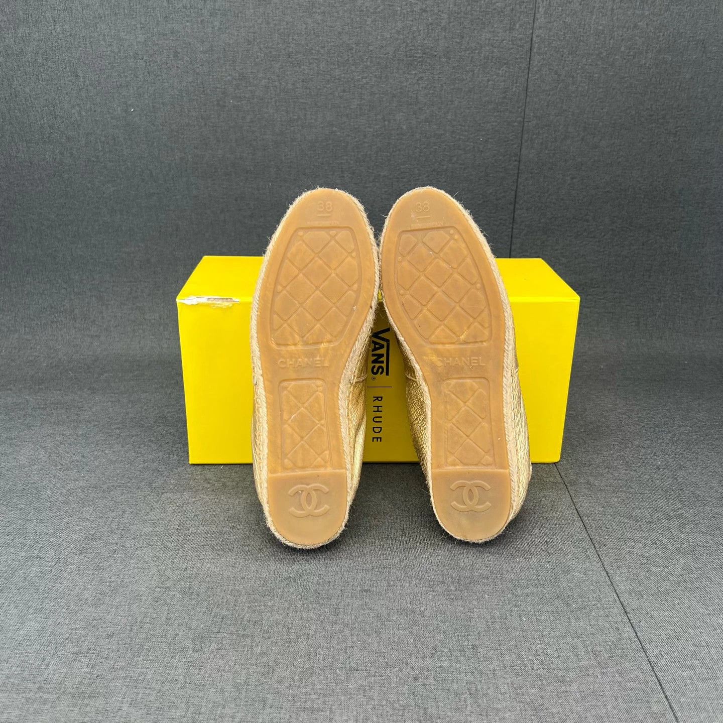 Chanel Chanel Classic CC Black & Gold Fisherman Shoes 38 Size US 7 / IT 37 - 6 Thumbnail