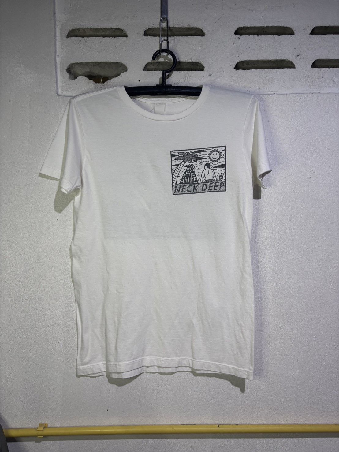 Band Tees Neck Deep Size US S / EU 44-46 / 1 - 1 Thumbnail