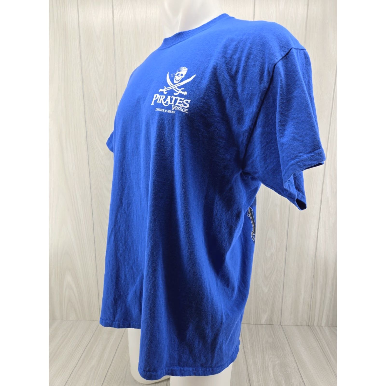 Gildan VINTAGE Pirates Voyage Dinner And Show T Shirt XL Blue Unisex Adults 2016 Gatlinburg Pigeon Forge Mens Womens Size US XL / EU 56 / 4 - 3 Thumbnail