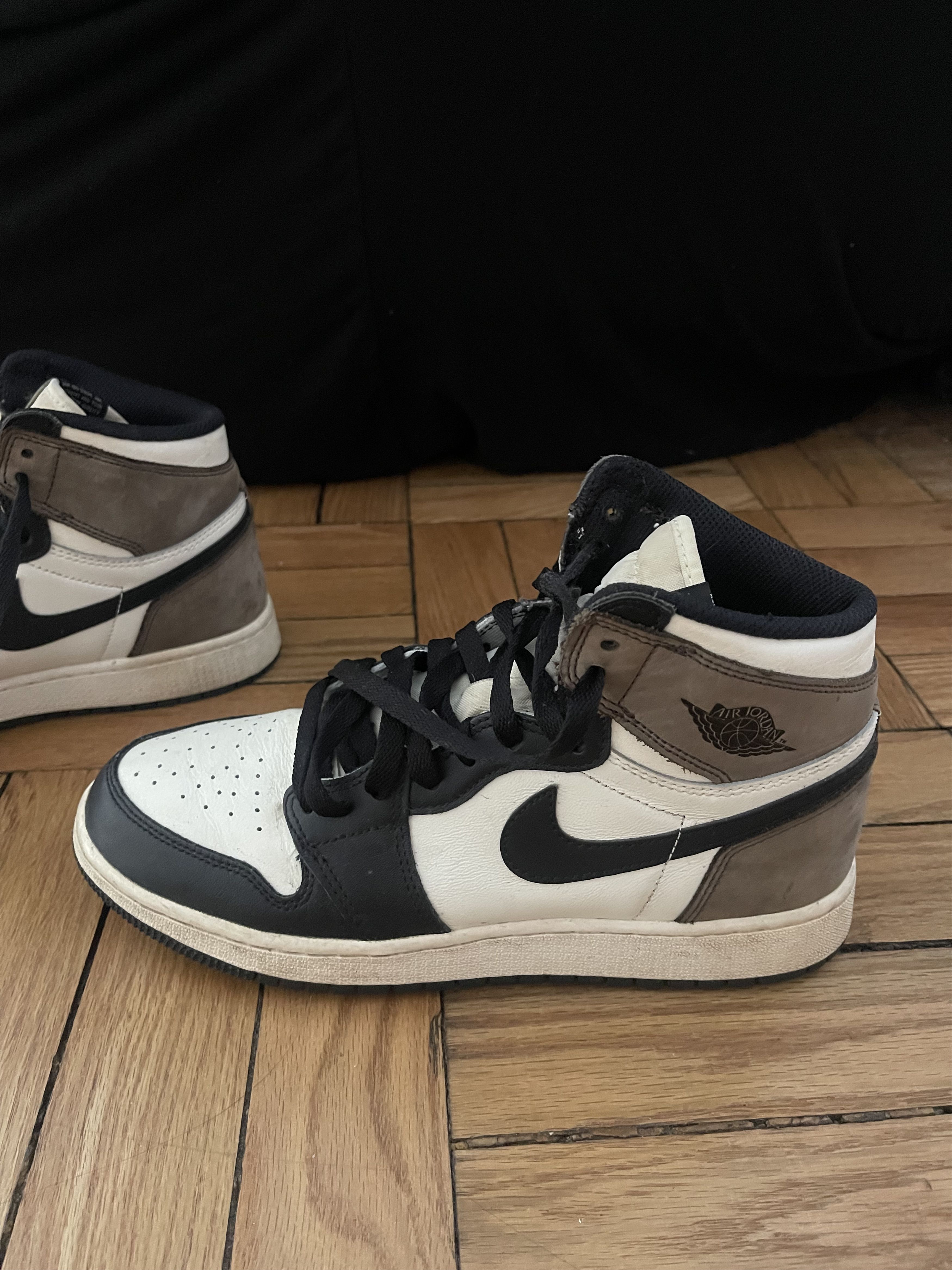 Nike Authentic High Top Mocha Jordan 1s, Mens 7/Womens 8.5 Size US 7 / EU 40 - 1 Thumbnail