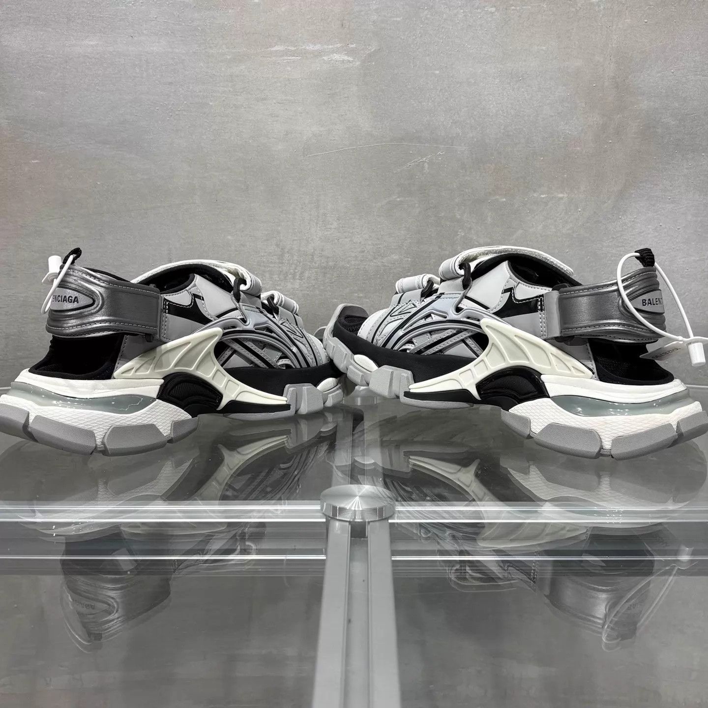 Balenciaga Balenciaga Track Sandal White Gray EU37 New in Box Size US 7 / IT 37 - 5 Thumbnail