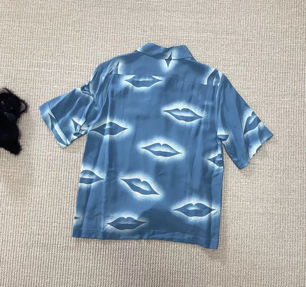 Dries Van Noten Dries Van Noten Silk Lip Print Short Sleeve Shirt J29 Size US S / EU 44-46 / 1 - 5 Thumbnail