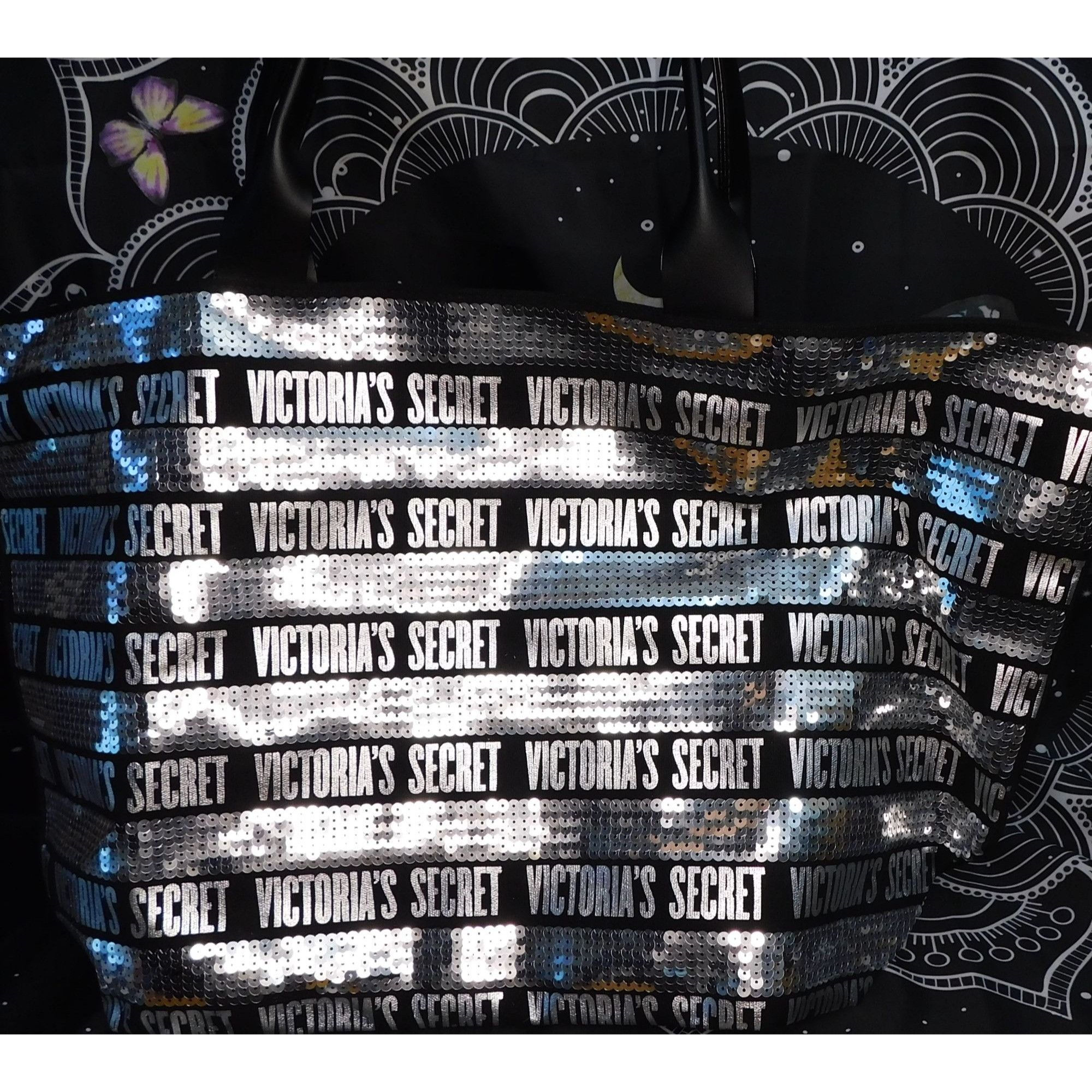 Victoria's Secret Victoria's Secret Black And Silver Sequin Tote With Wristlet Size ONE SIZE - 6 Thumbnail