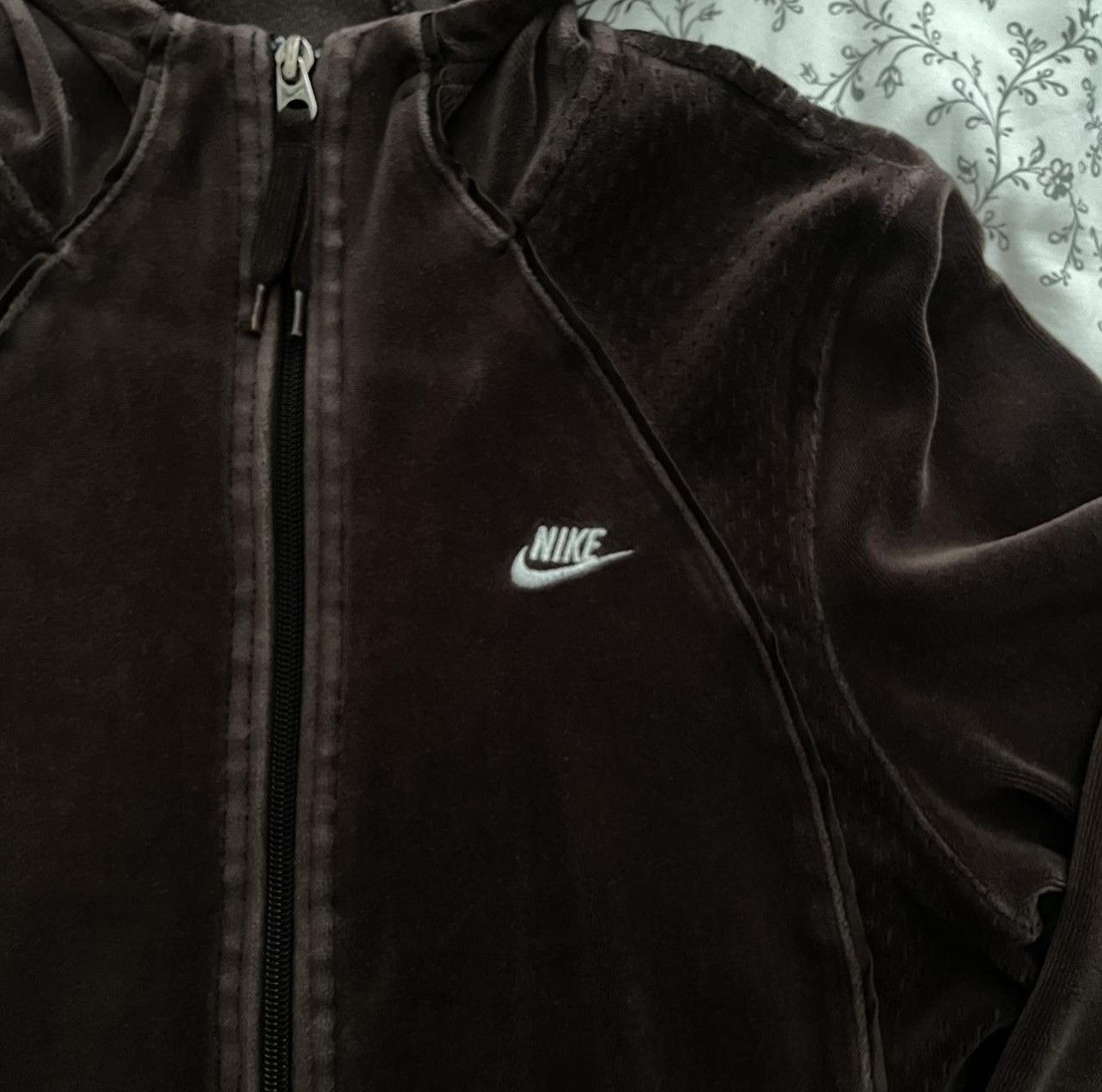 Nike Vintage brown velvet nike jacket Size M / US 6-8 / IT 42-44 - 3 Thumbnail