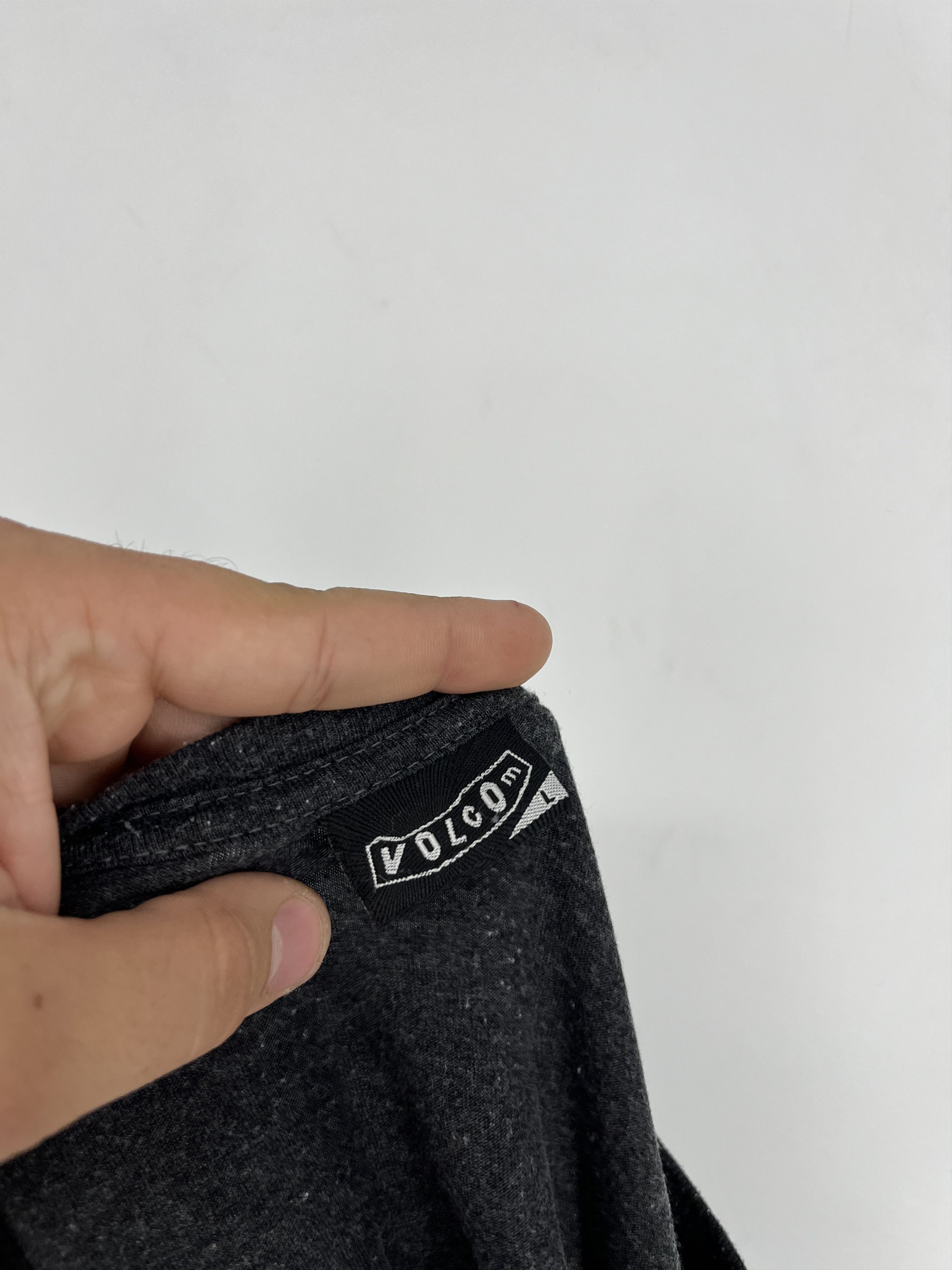 Vintage Vintage Tshirt VOLCOM ANY QUESTIONS Size US L / EU 52-54 / 3 - 11 Thumbnail