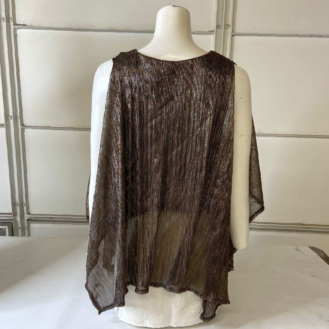 TASH + SOPHIE Top Women's Size S Copper Lurex Cut Sleeve S10166