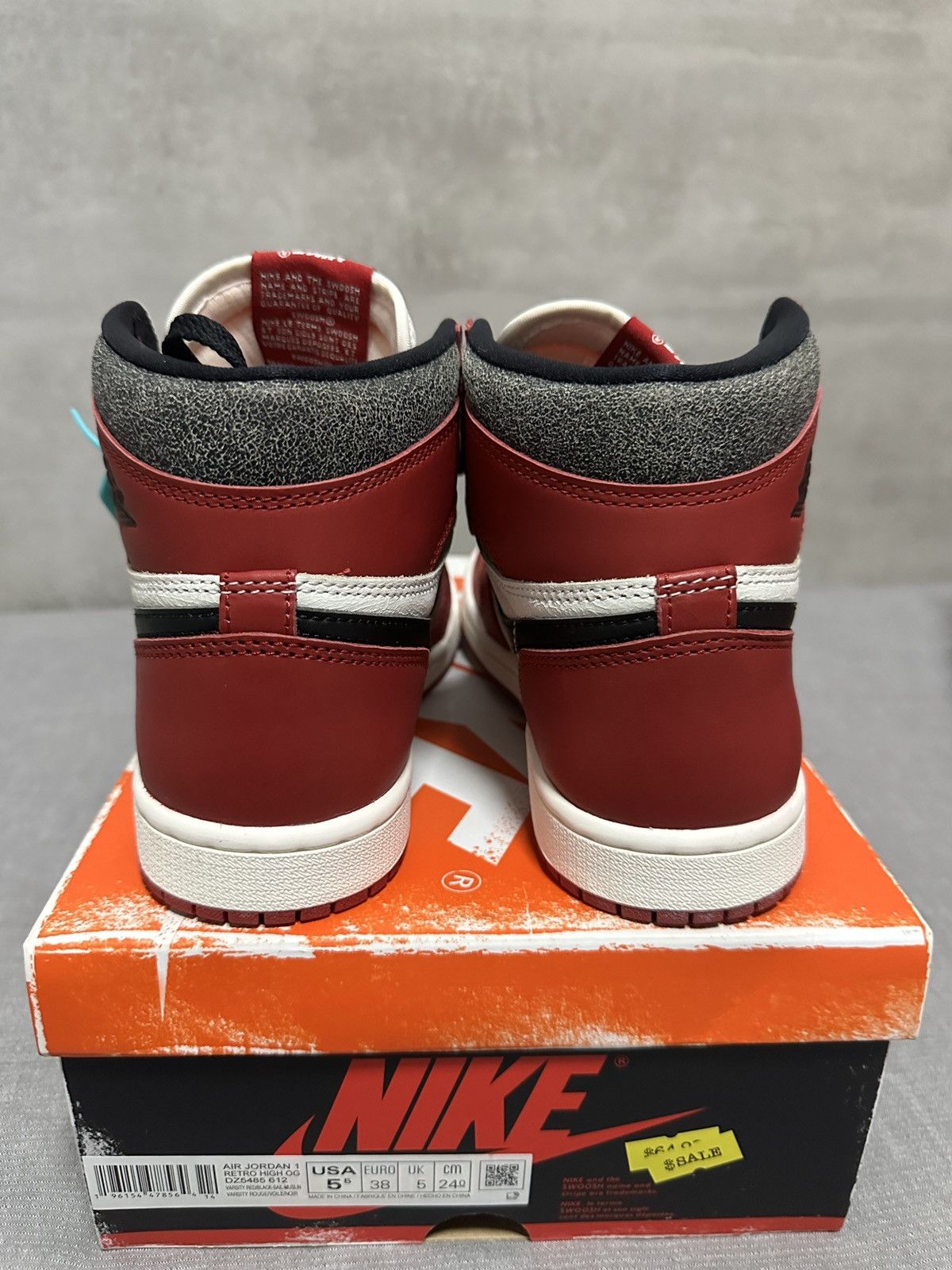 Jordan Brand × Nike Jordan 1 Retro High OG Chicago Lost and Found size 5.5 Size US 5.5 / EU 38 - 4 Thumbnail