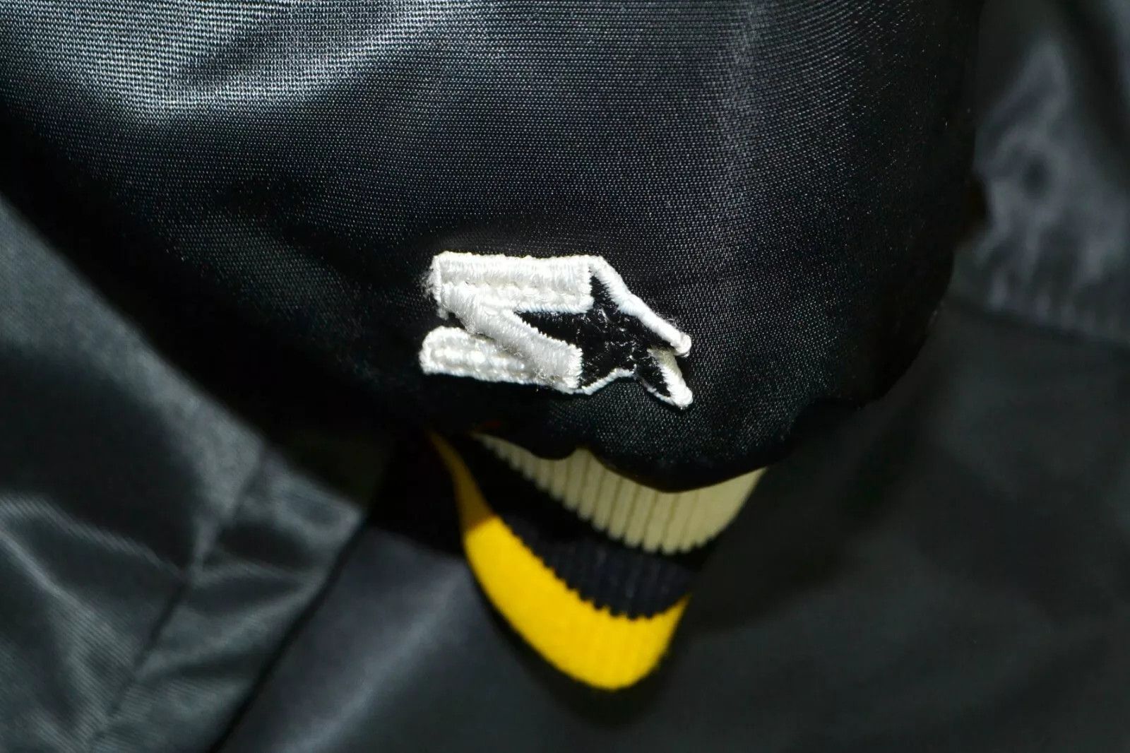 Starter NHL PITTSBURGH PENGUINS JACKET JERSEY STARTER SIZE XL ADULT Size US XL / EU 56 / 4 - 5 Thumbnail