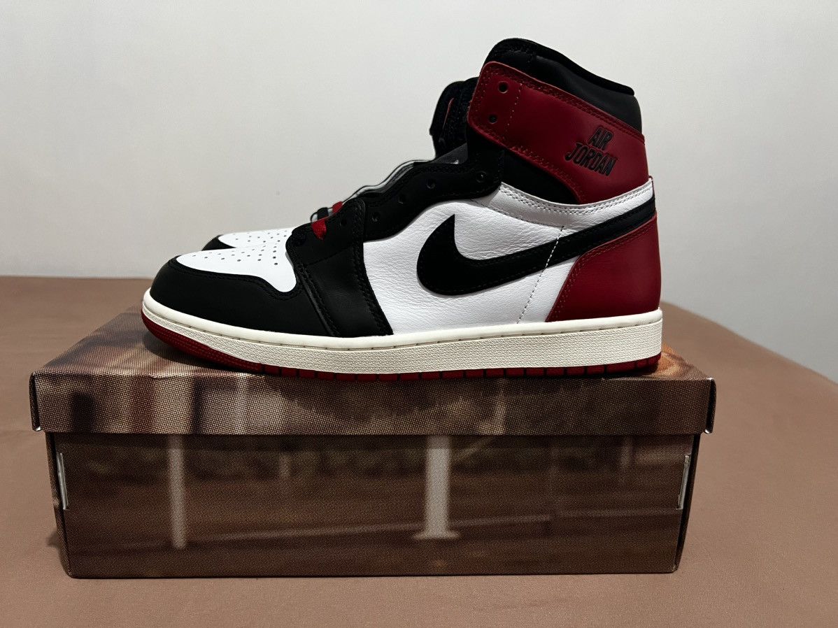 Jordan Brand Jordan 1 Retro high OG Black toe Size US 10 / EU 43 - 2 Thumbnail