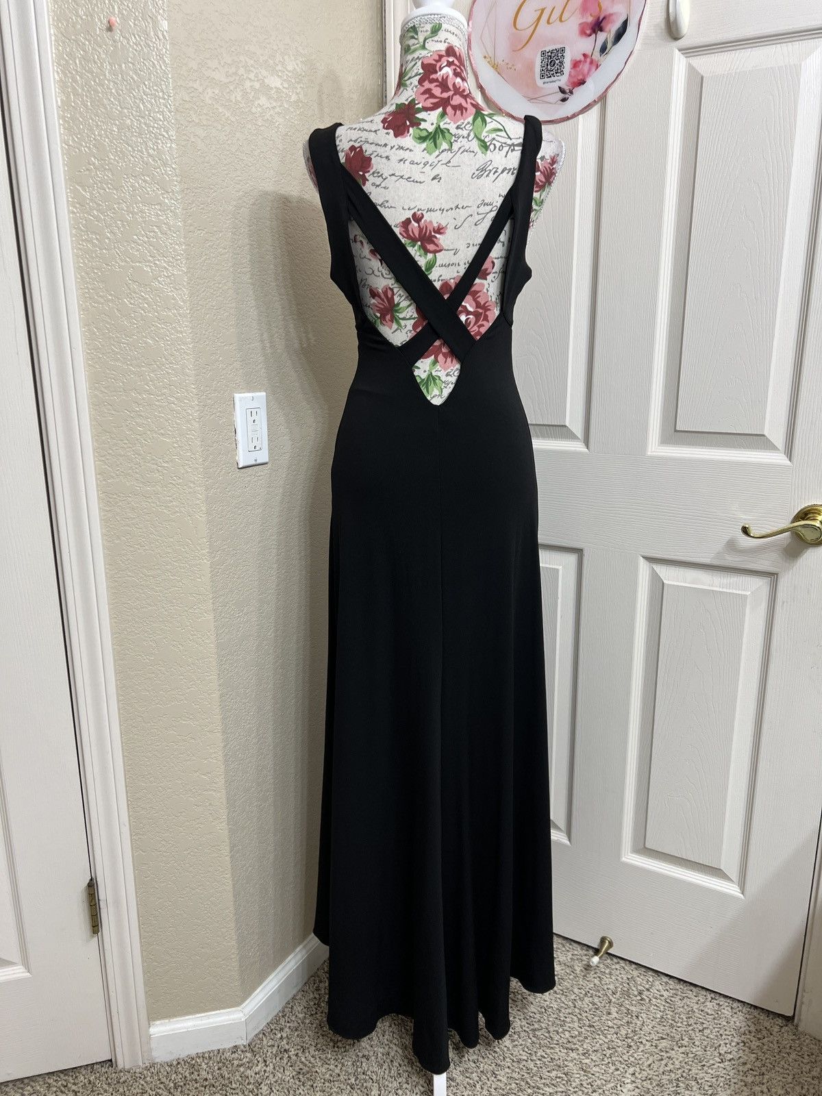 Guess Guess Black V-Neck Maxi Dress size M Size M / US 6-8 / IT 42-44 - 3 Thumbnail