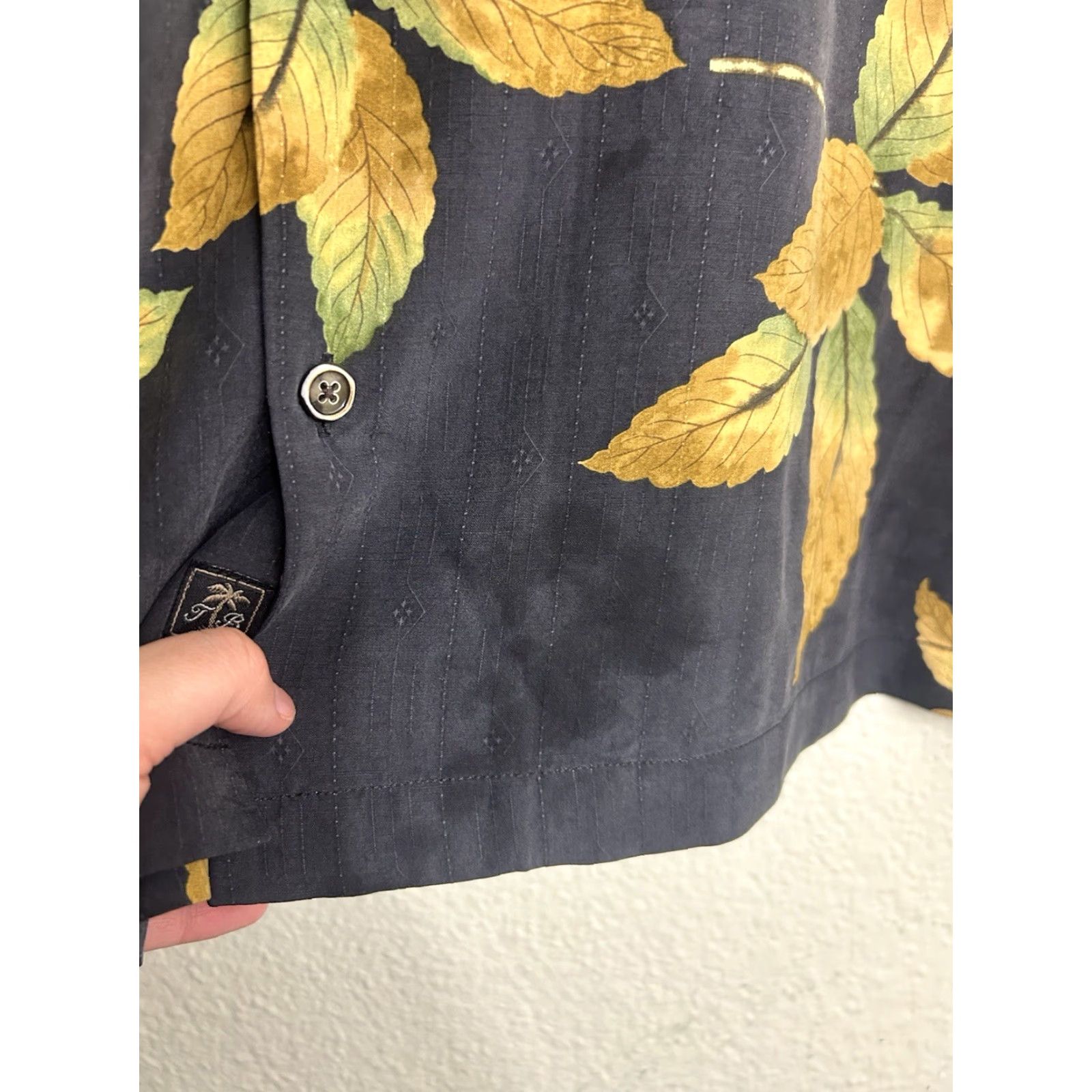 Tommy Bahama VINTAGE Tommy Bahama Mens 2XL Black Silk Button-Up Hawaiian Shirt Casual Mens Shirt Hawaiian 90s? Size US XXL / EU 58 / 5 - 6 Thumbnail