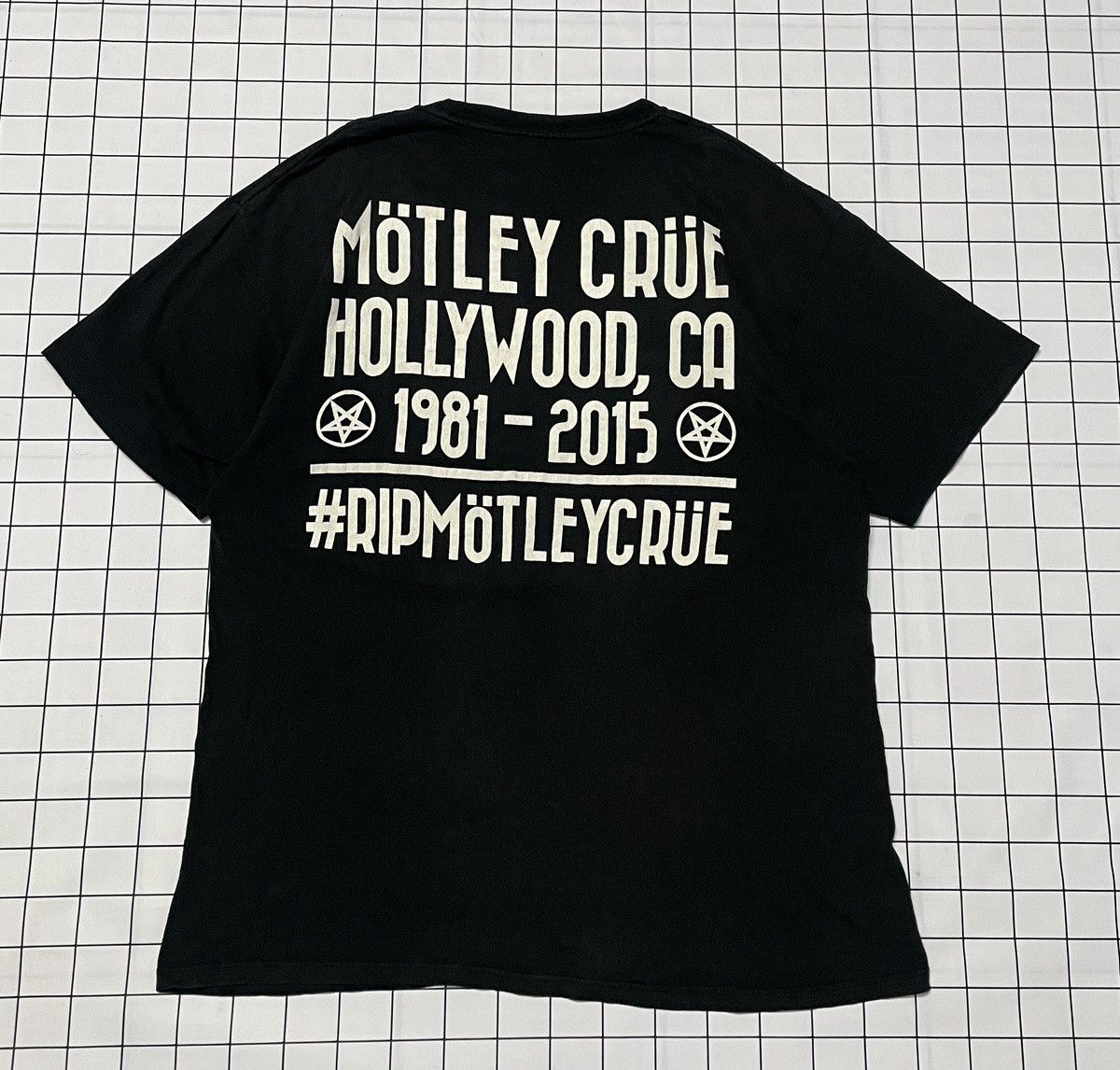 Band Tees vintage 2014 MOTLEY CRUE back hit large made in mexico Size US L / EU 52-54 / 3 - 6 Thumbnail