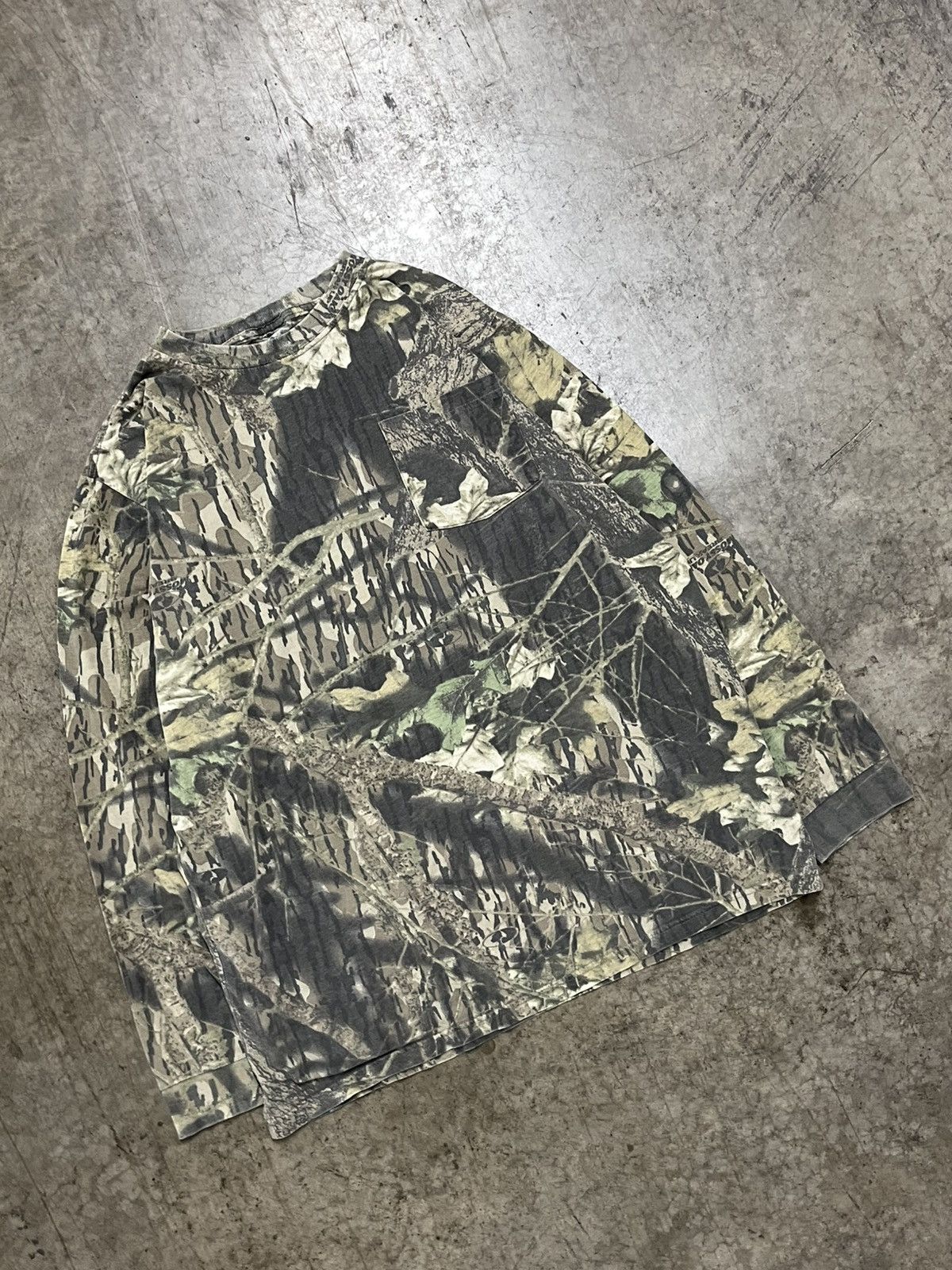 Realtree × Vintage Realtree camo longsleeve faded boxy skater streetwear Size US XL / EU 56 / 4 - 2 Thumbnail