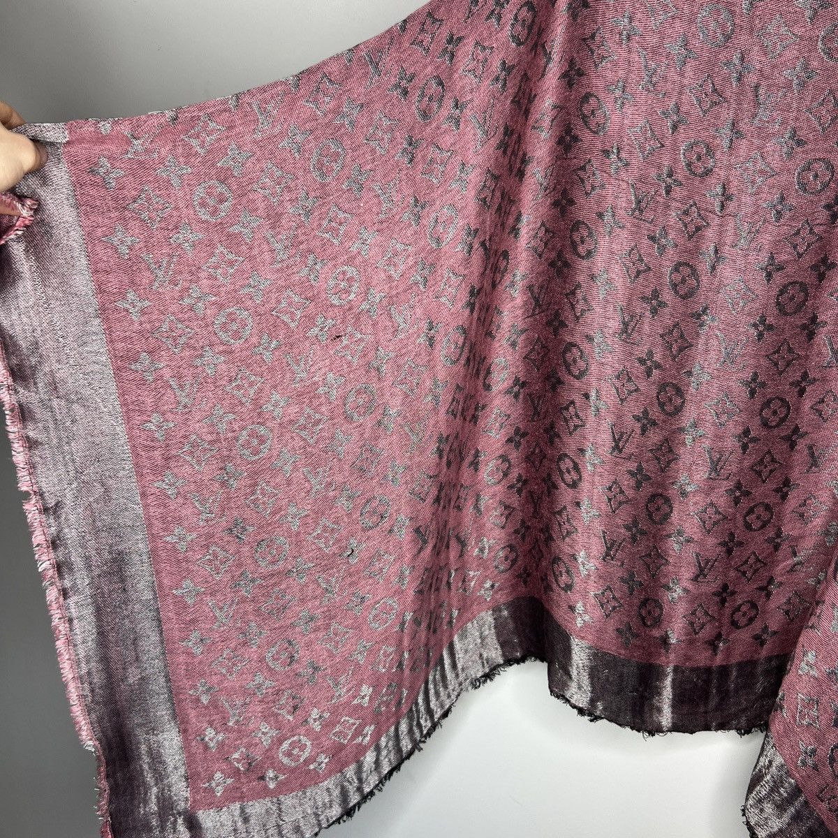 Louis Vuitton Louis Vuitton Scarf Silk Wool Metal Monogram Pattern LV Size ONE SIZE - 3 Thumbnail