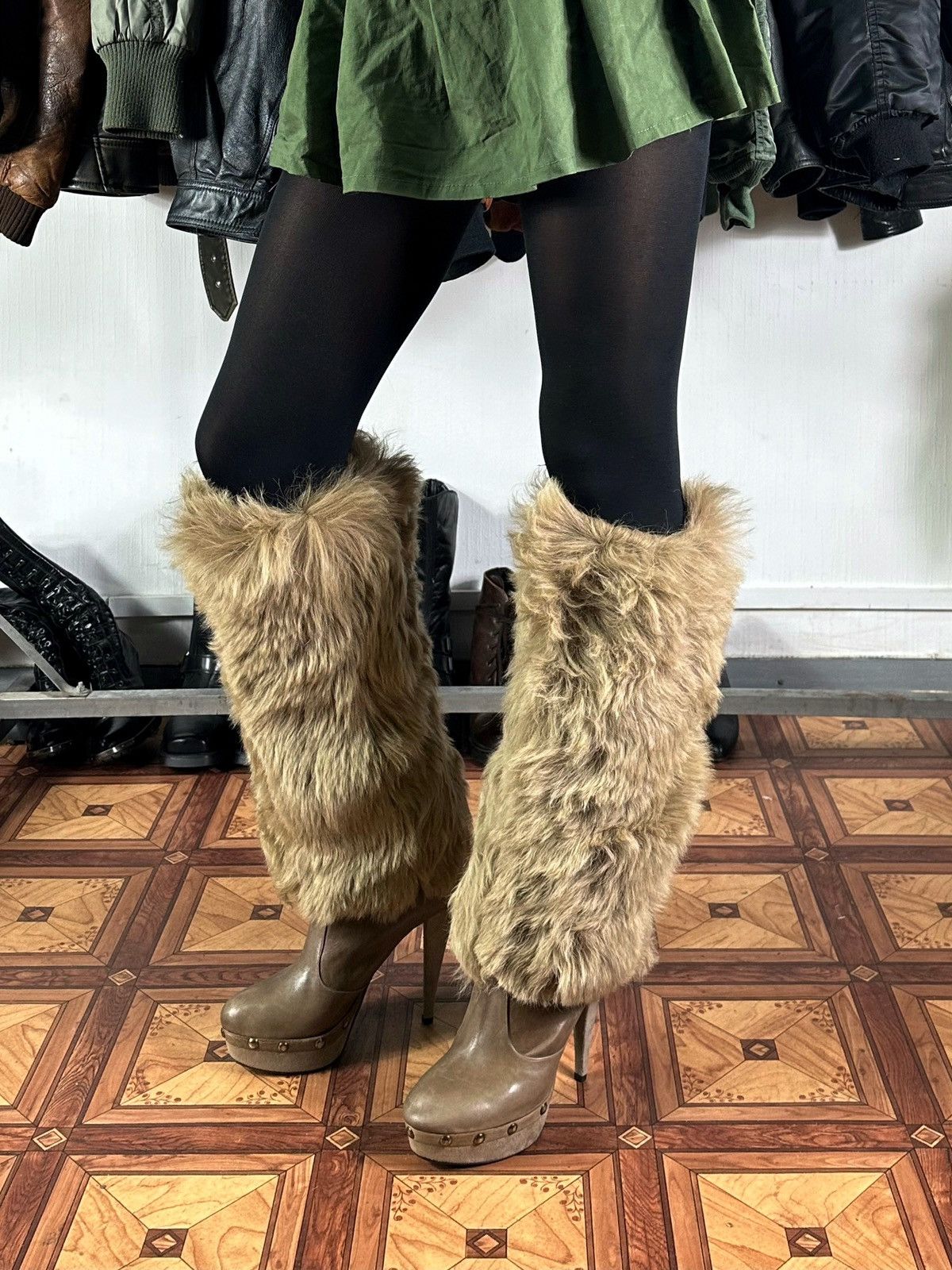Avant-garde High Faux fur heels